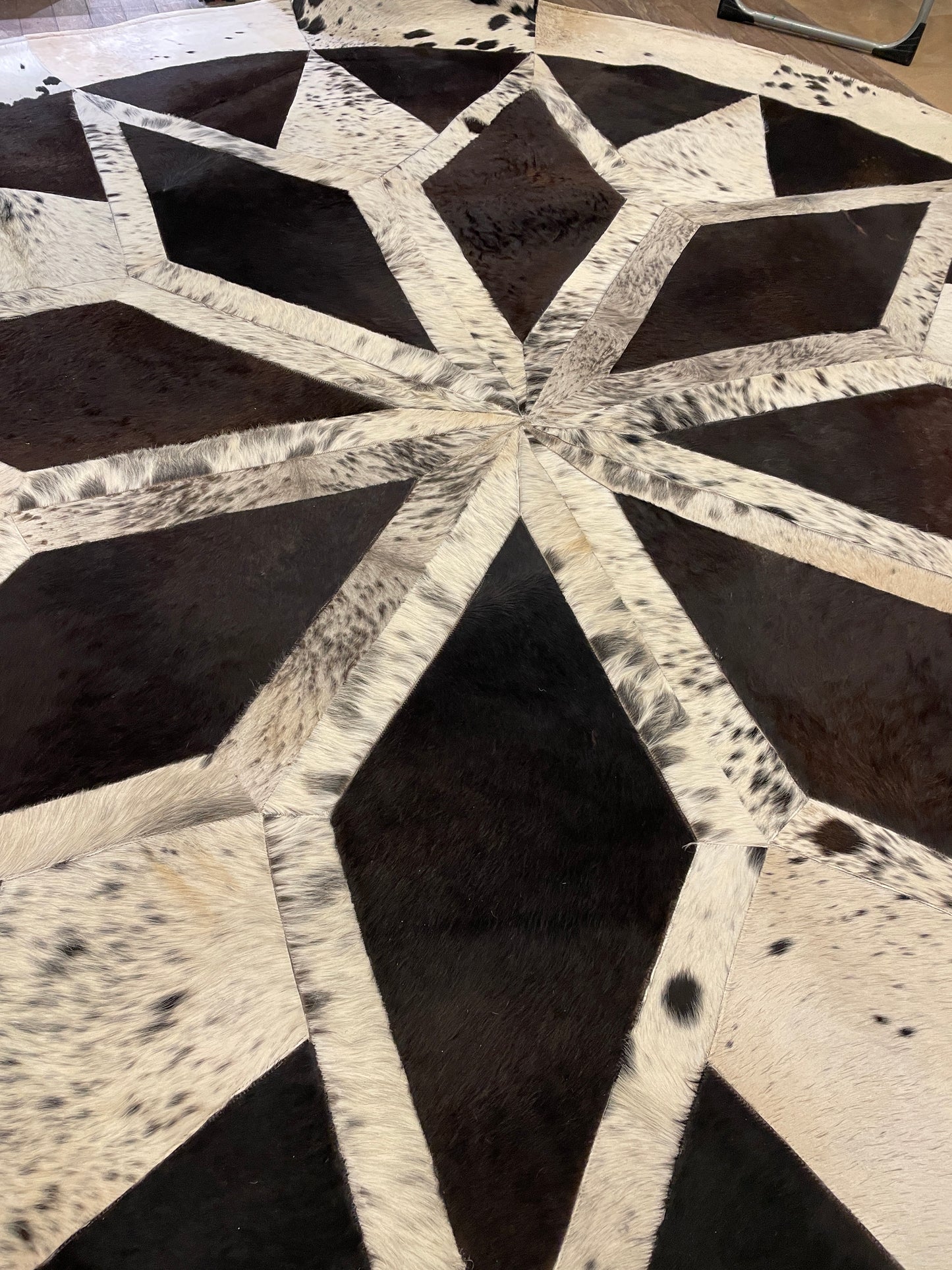 Patchwork Round Cowhide Rug (0NX001)