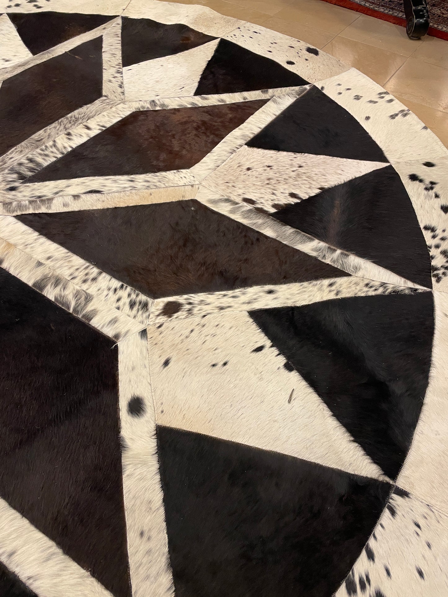 Patchwork Round Cowhide Rug (0NX001)