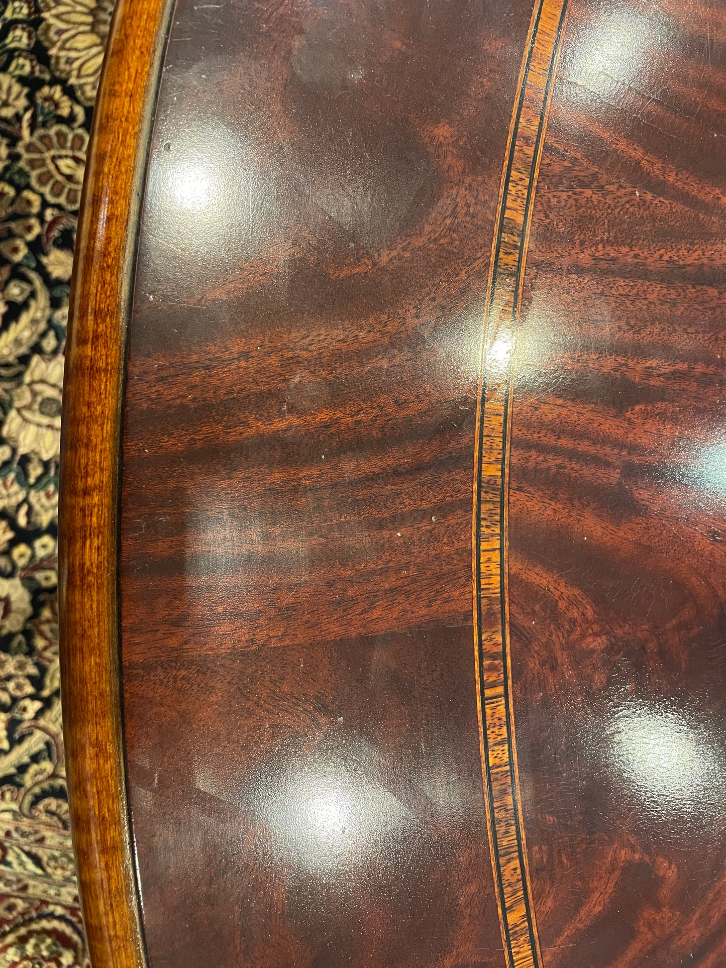 Henredon Round Pedestal Dining Table + Leaf and Pads (0CC001)