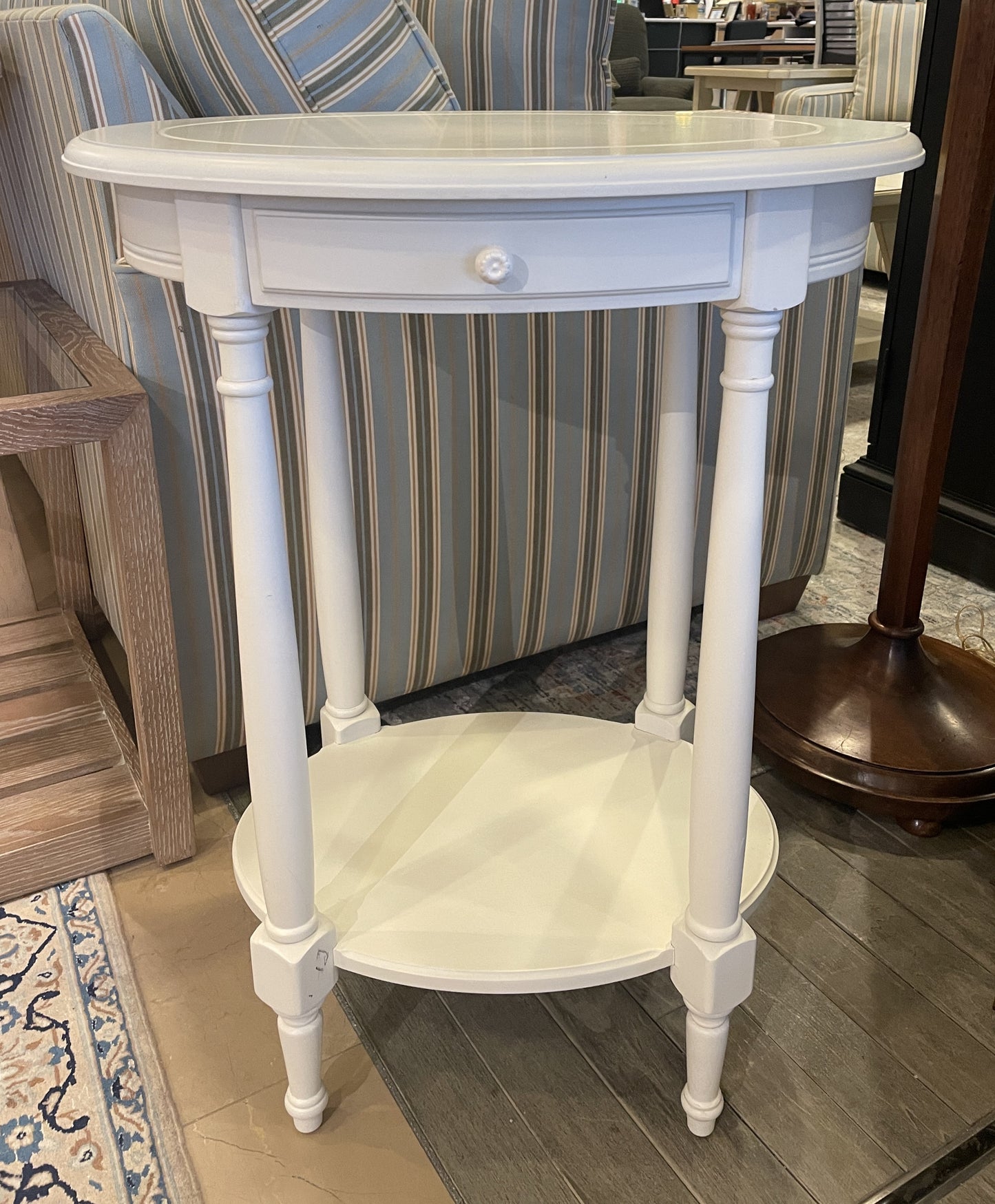 Stanley Oval End Table in White (0CF013)