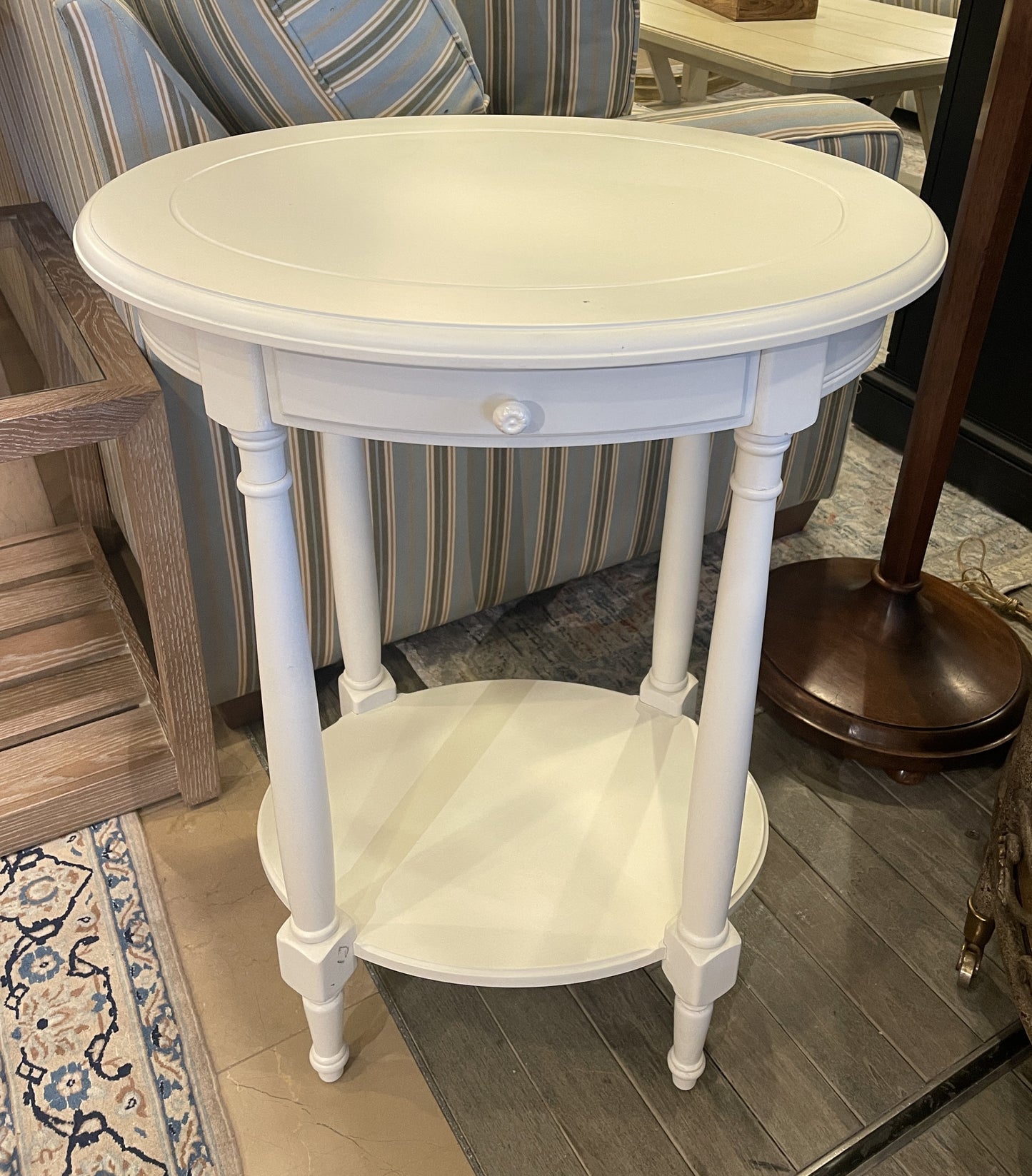 Stanley Oval End Table in White (0CF013)