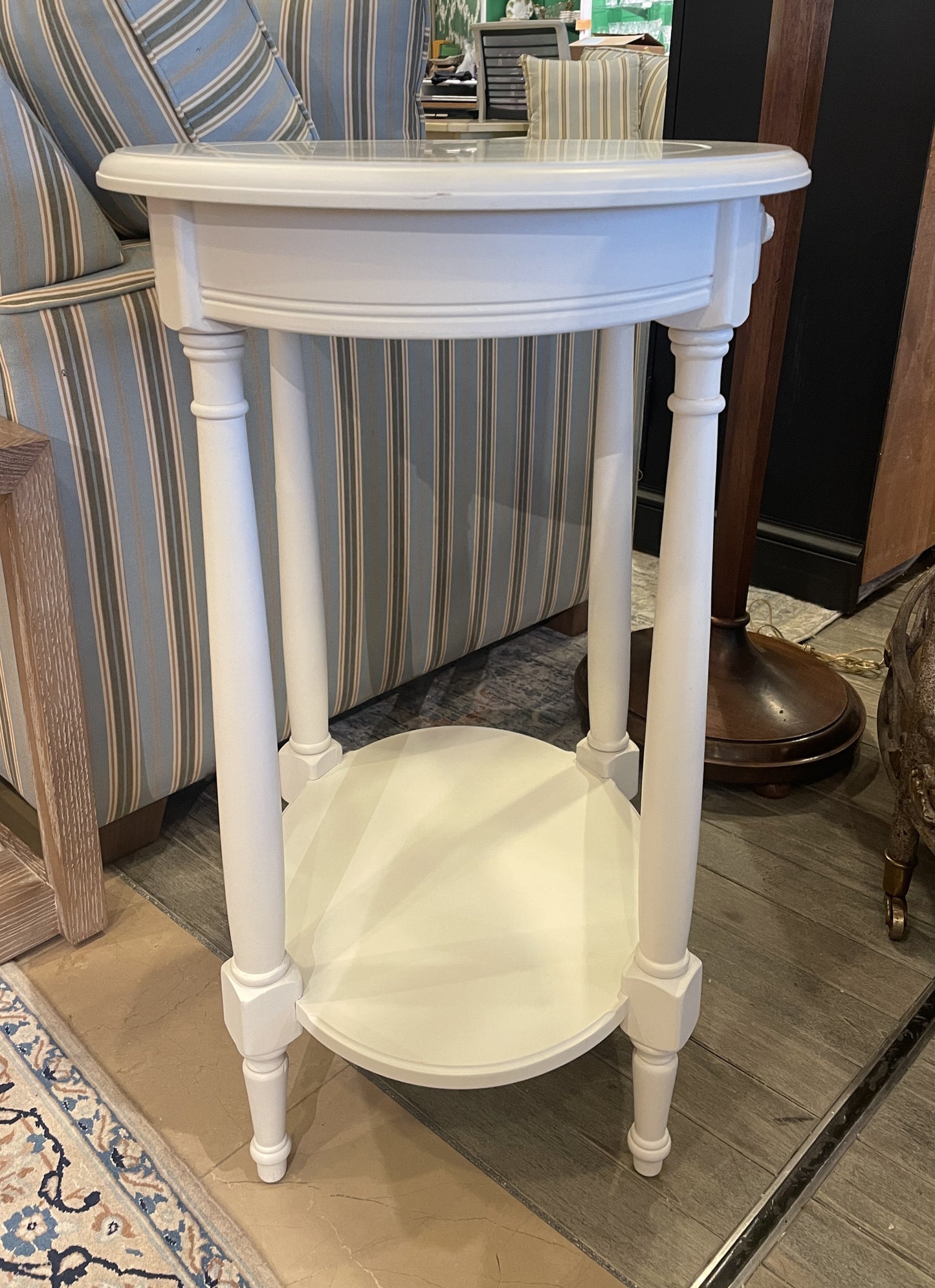 Stanley Oval End Table in White (0CF013)