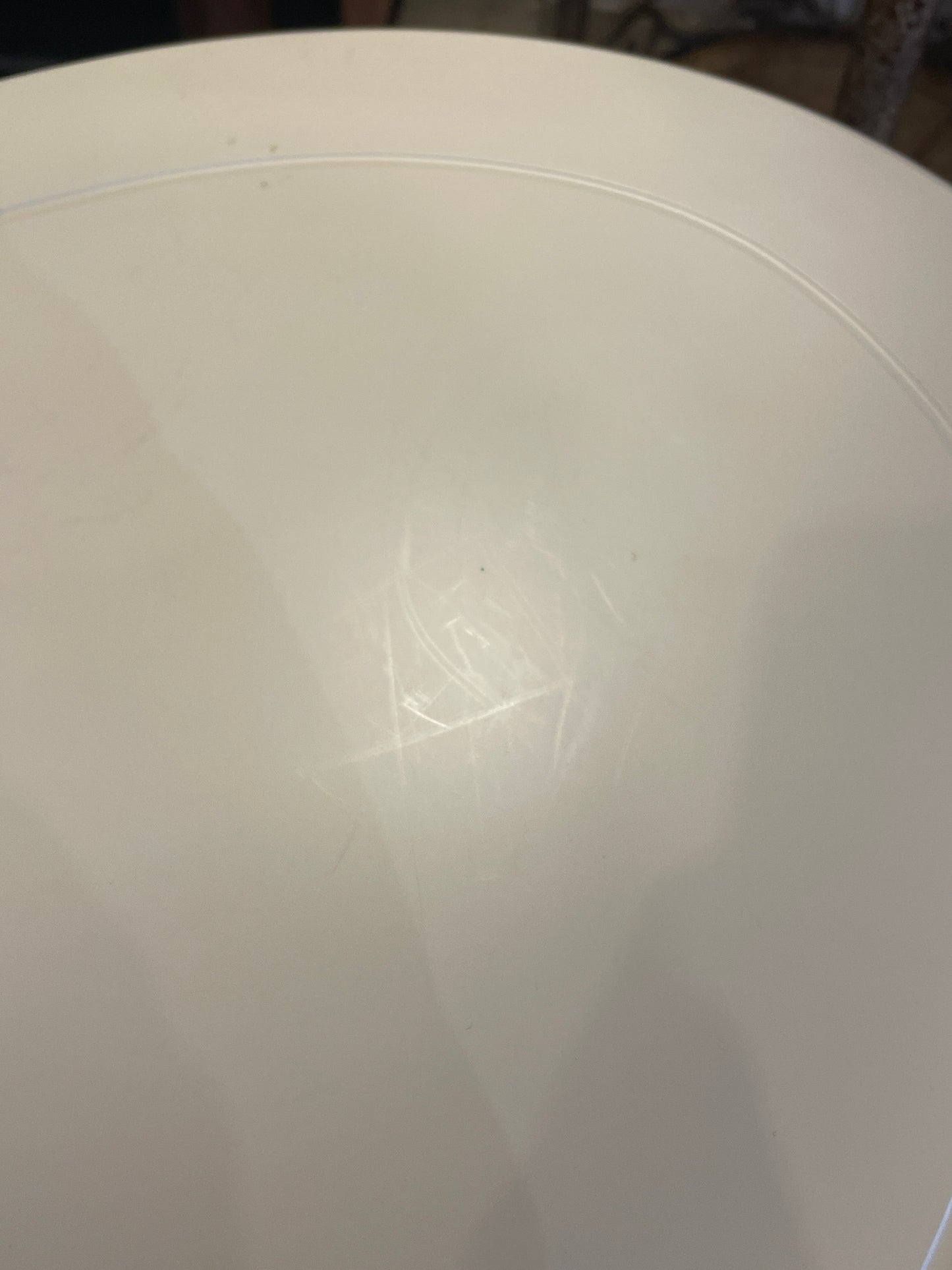 Stanley Oval End Table in White (0CF013)