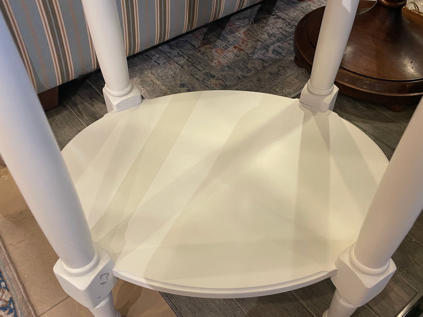 Stanley Oval End Table in White (0CF013)