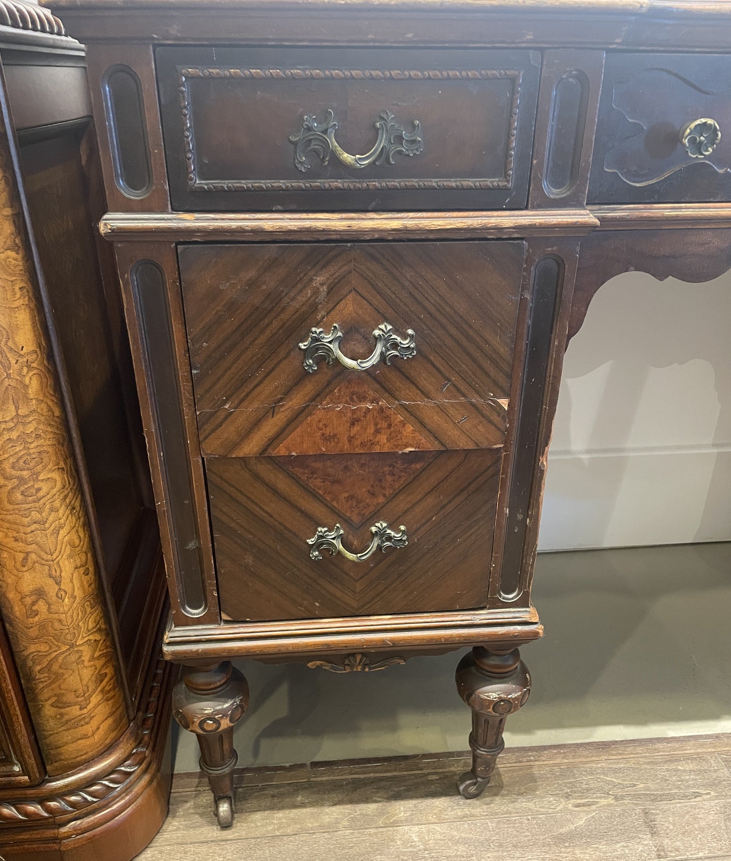 Vanity with Bench, AS IS (0KB001)