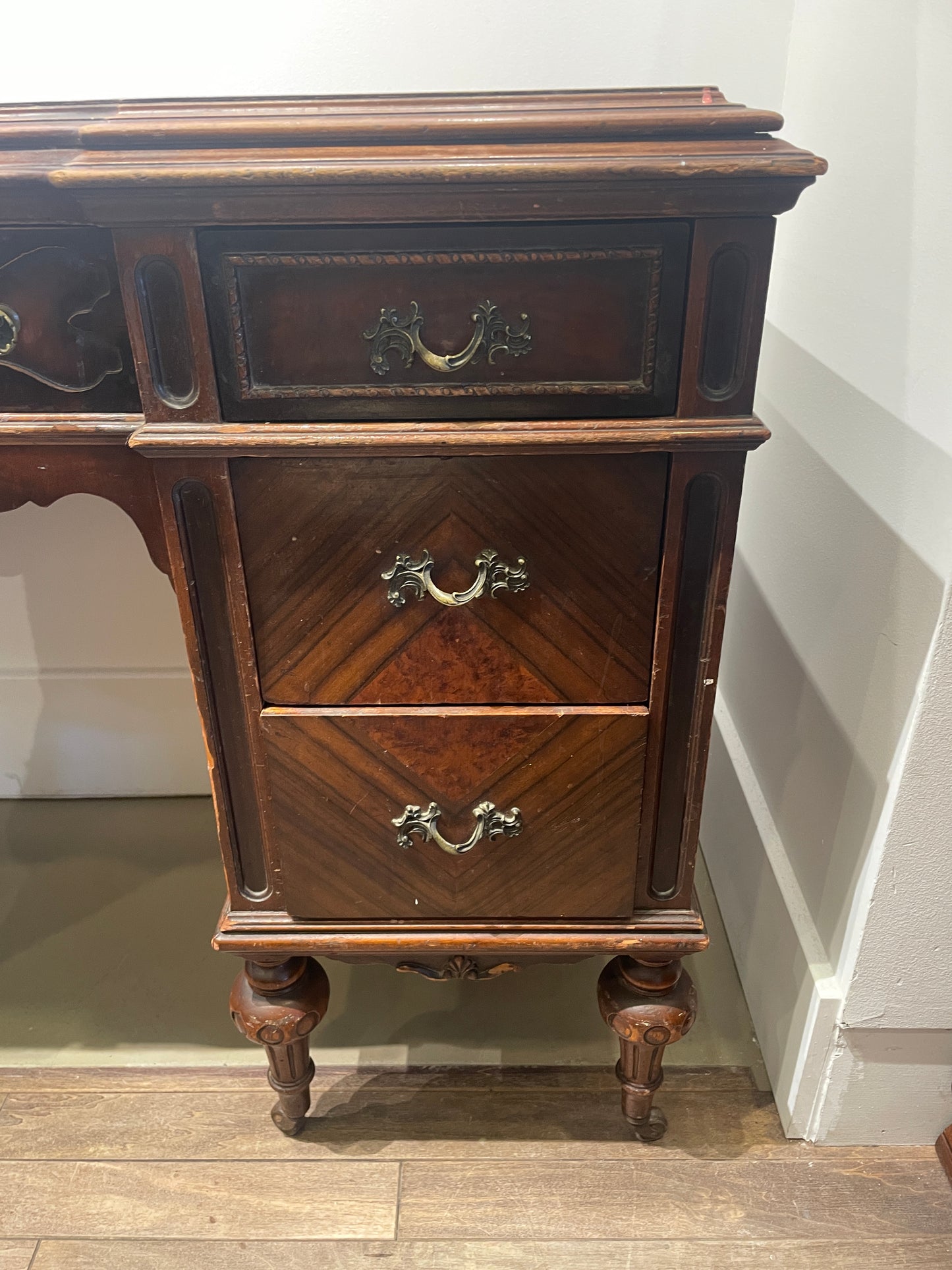 Vanity with Bench, AS IS (0KB001)