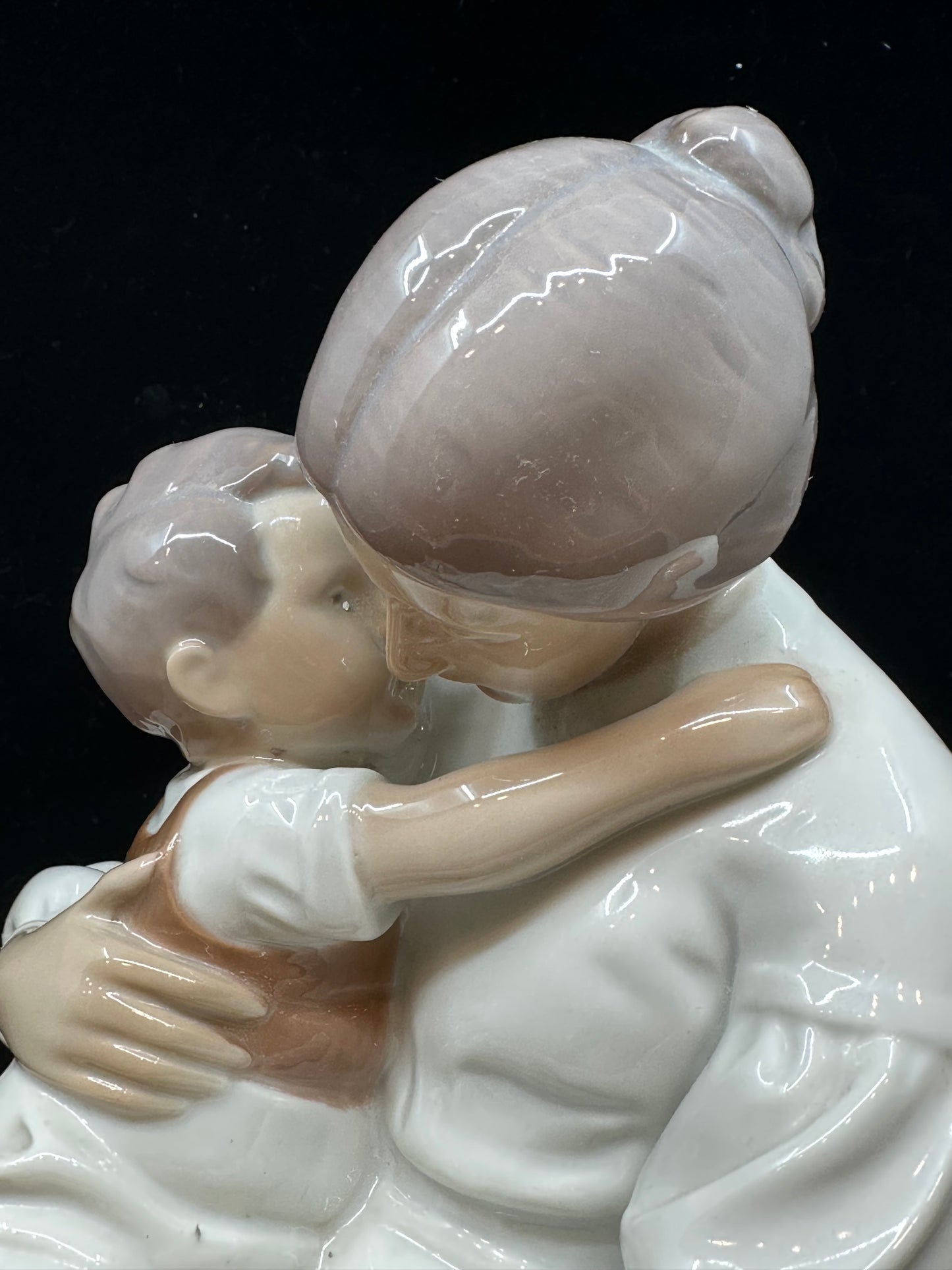 Bing & Grøndahl Mother and Child Figurine (27234)