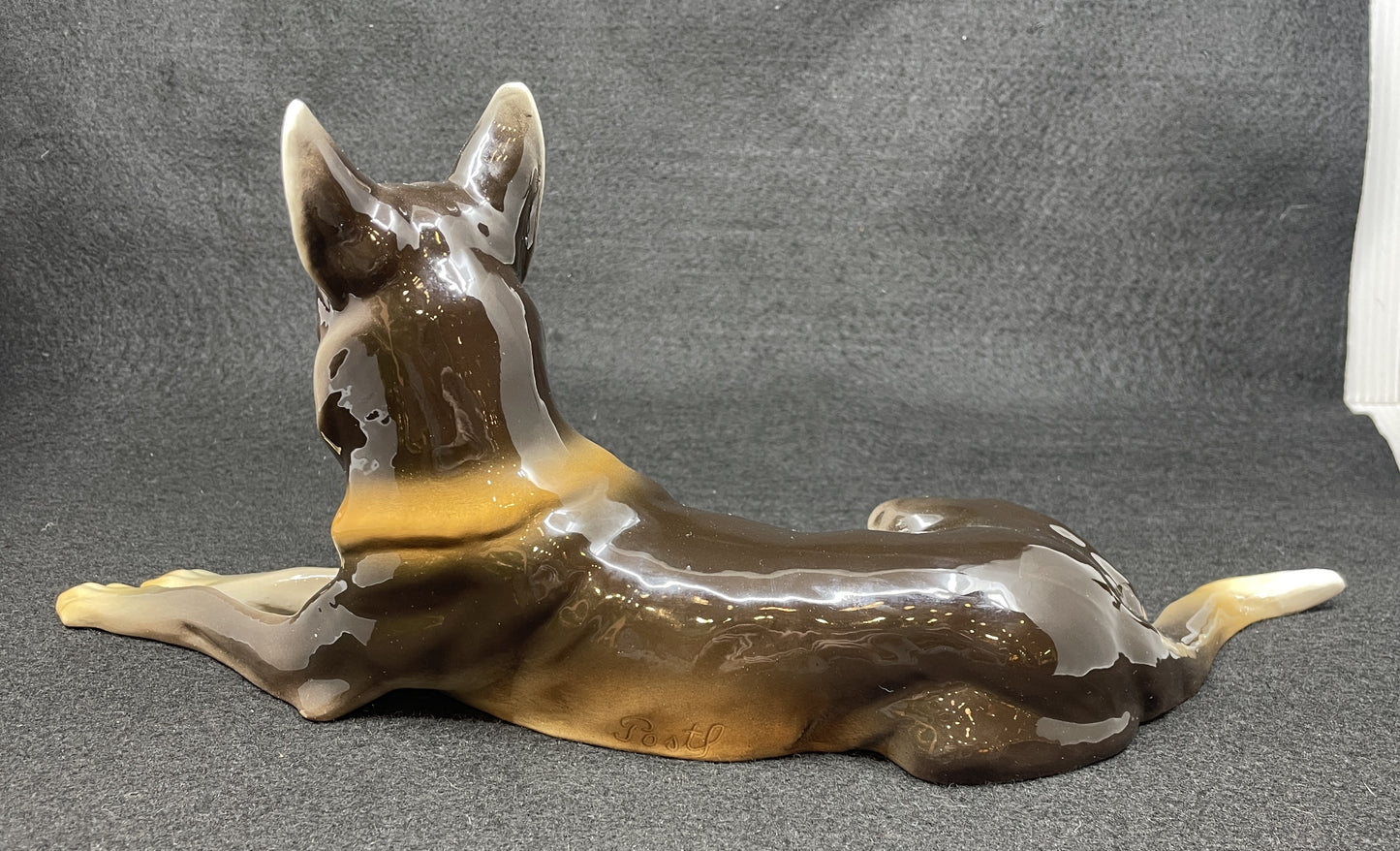 Goldscheider German Shepherd Figurine (0NW00O)