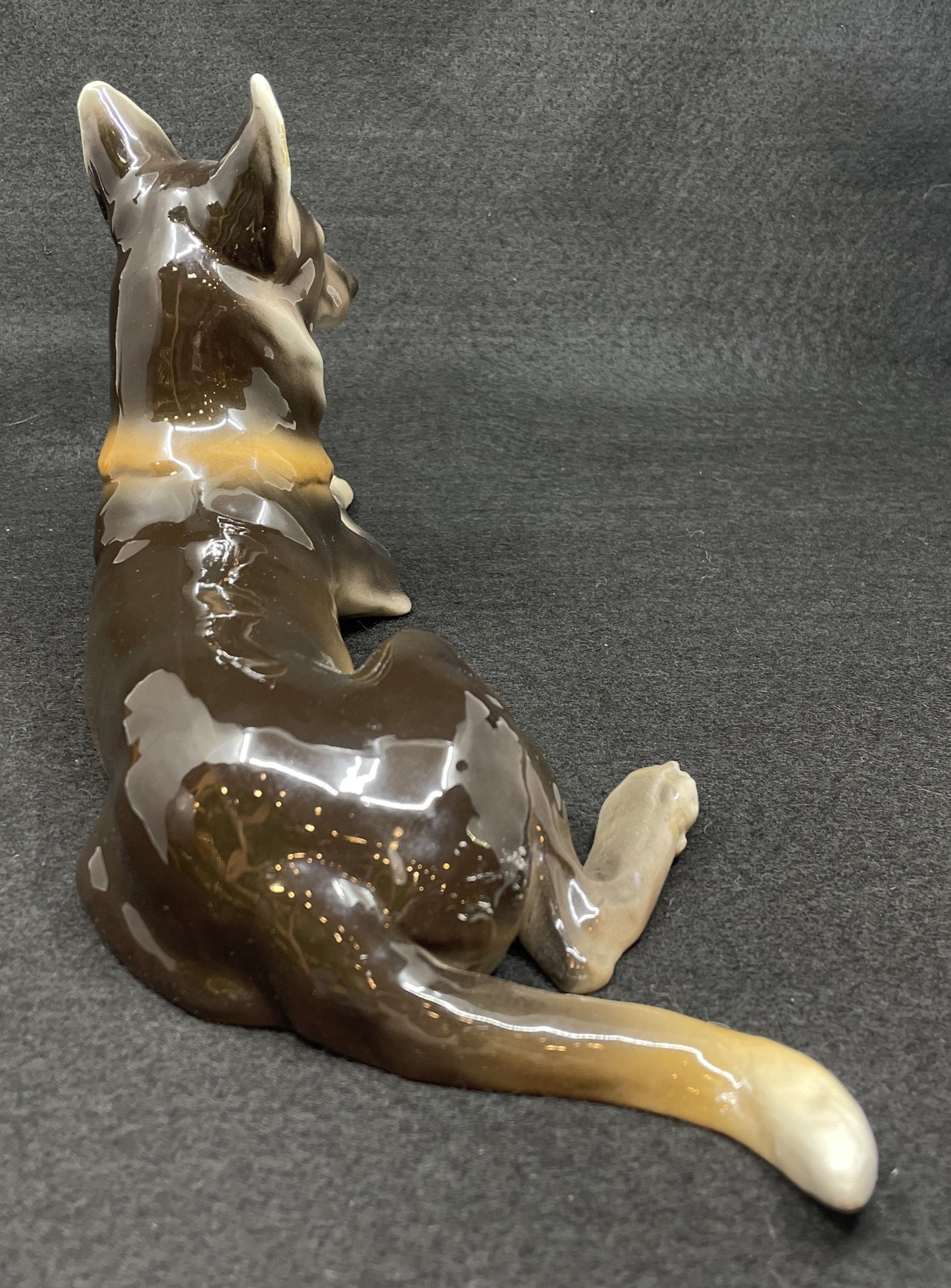 Goldscheider German Shepherd Figurine (0NW00O)