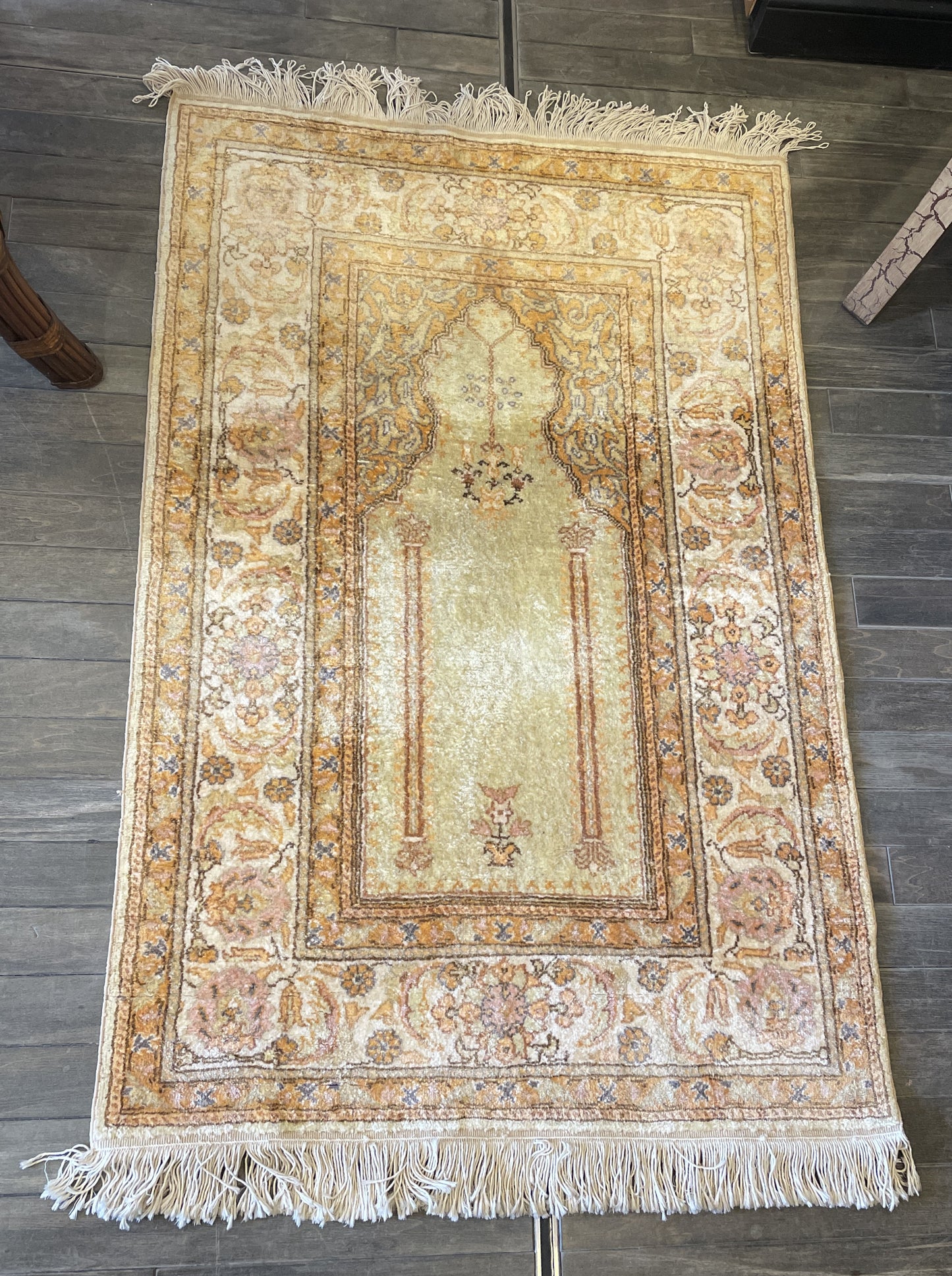 Silk HK Prayer Rug, unsigned (0GP001)