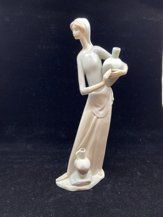 Lladro Girl With Jug (13113)