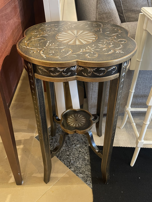 Faux Finished Clover Table (0AS008)