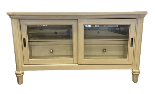 A.R.T Furniture Shabby Chic/Cottage Style Television Console (0CF01F)