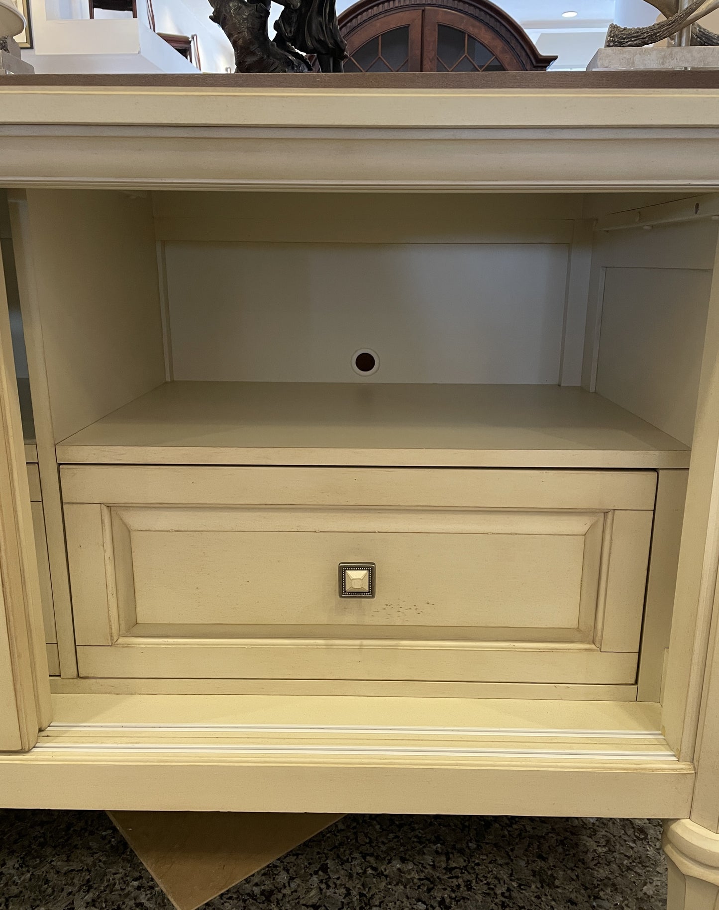 Shabby Chic/Cottage Style Television Console (0CF01F)