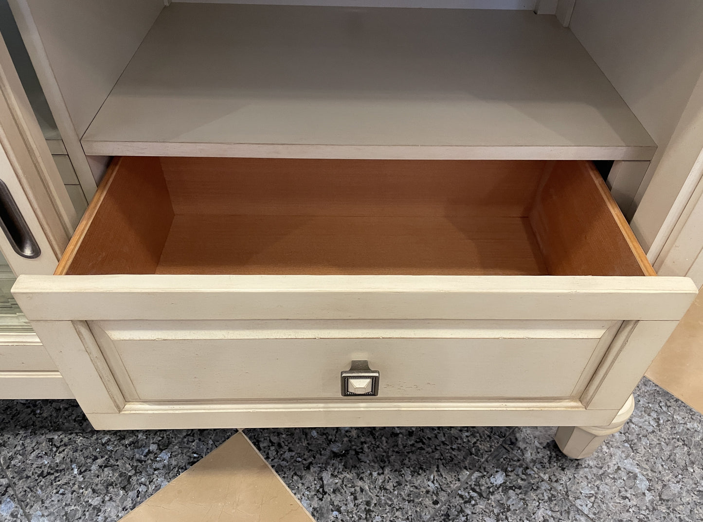 Shabby Chic/Cottage Style Television Console (0CF01F)