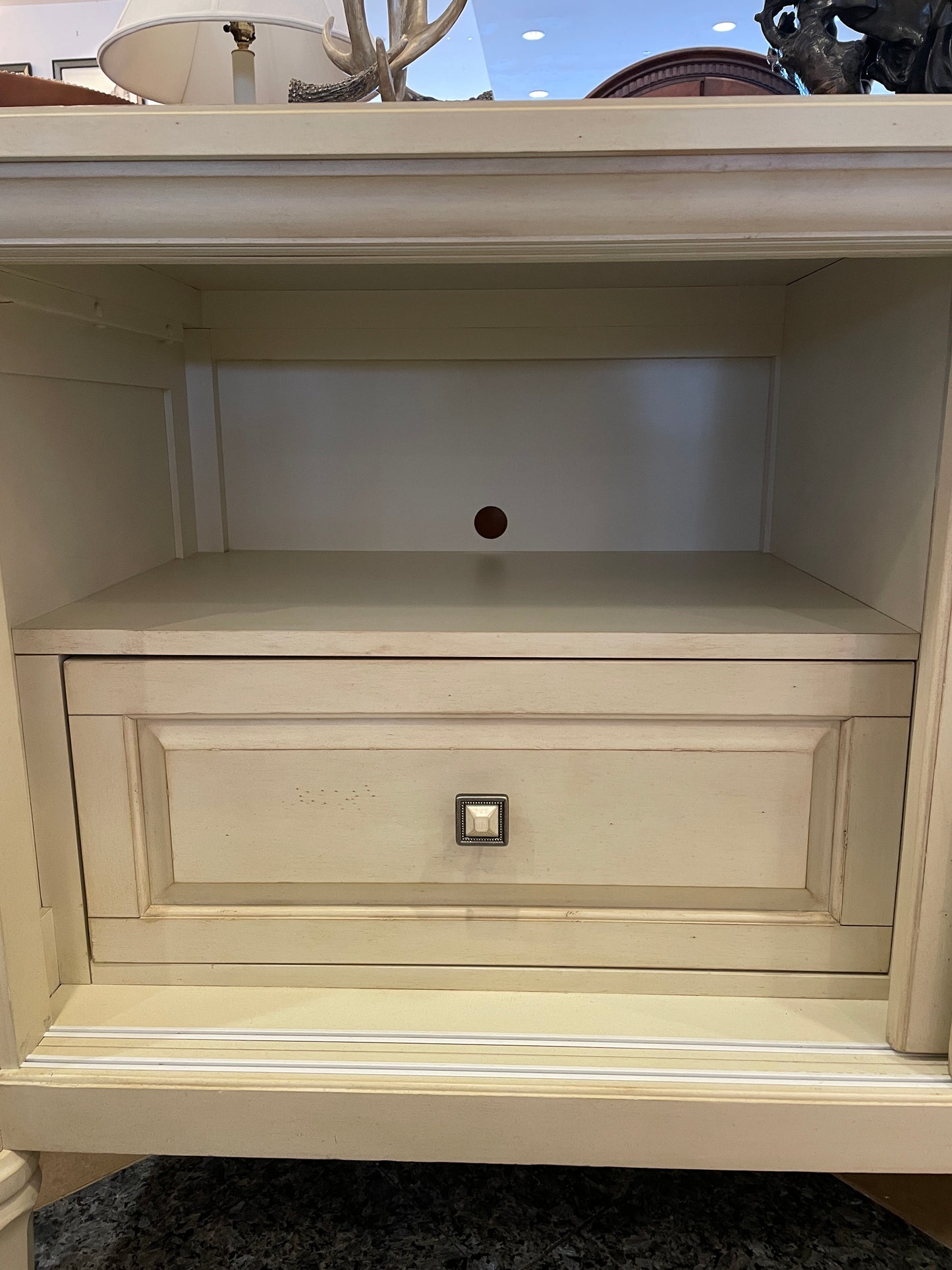 Shabby Chic/Cottage Style Television Console (0CF01F)
