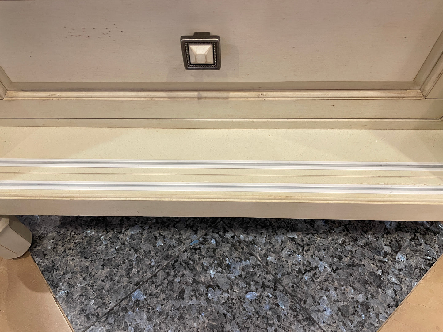Shabby Chic/Cottage Style Television Console (0CF01F)