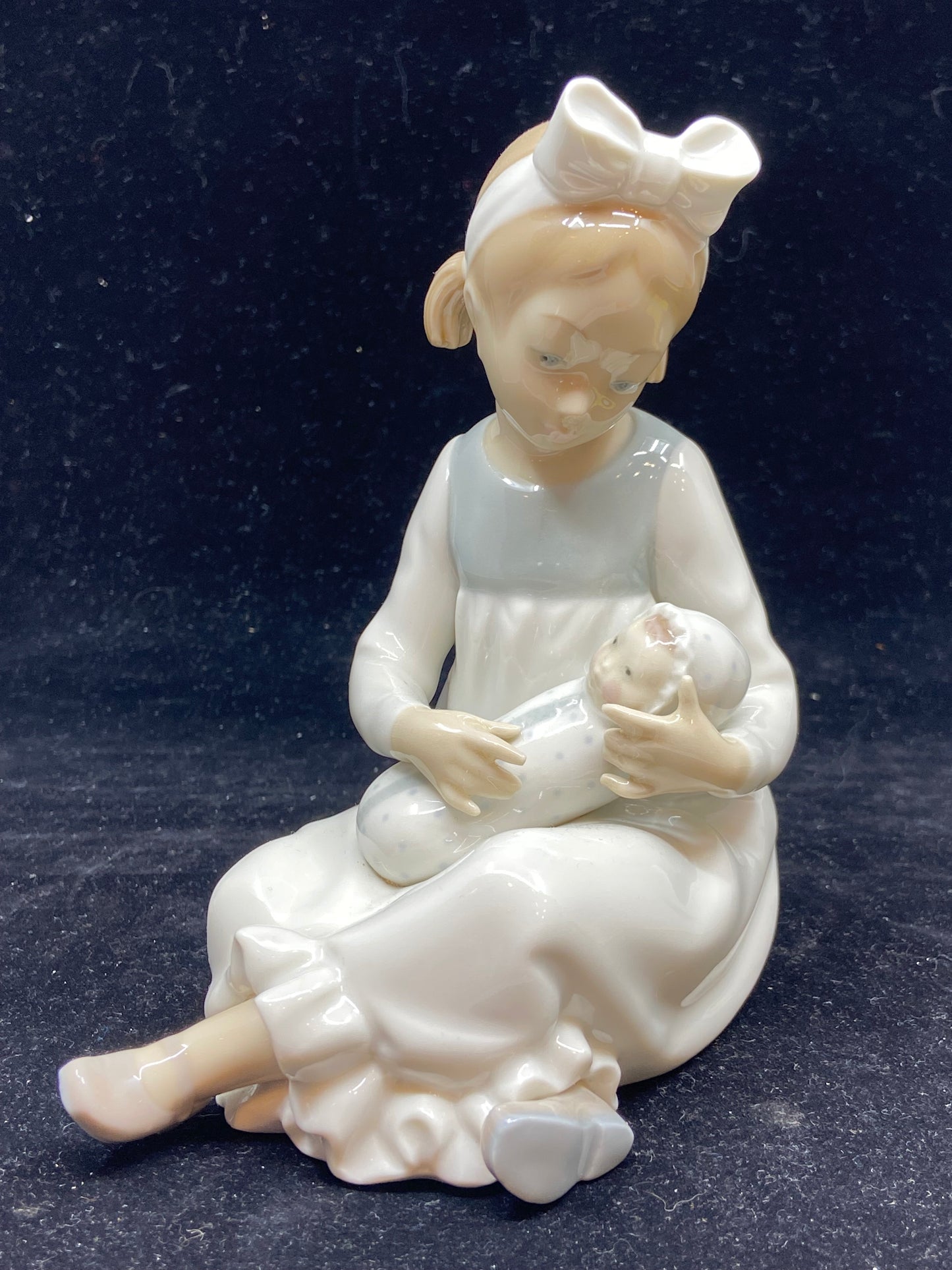 Lladro Girl with Doll (22095)