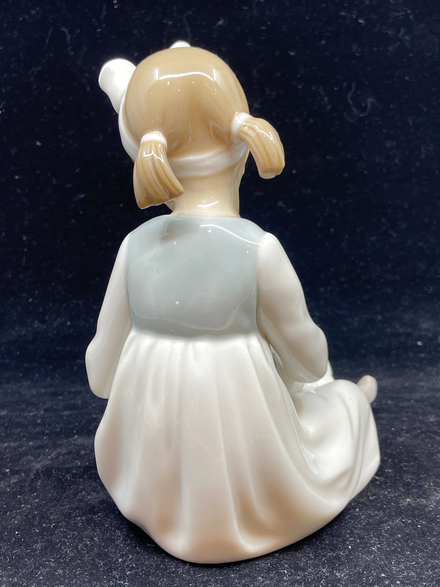 Lladro Girl with Doll (22095)
