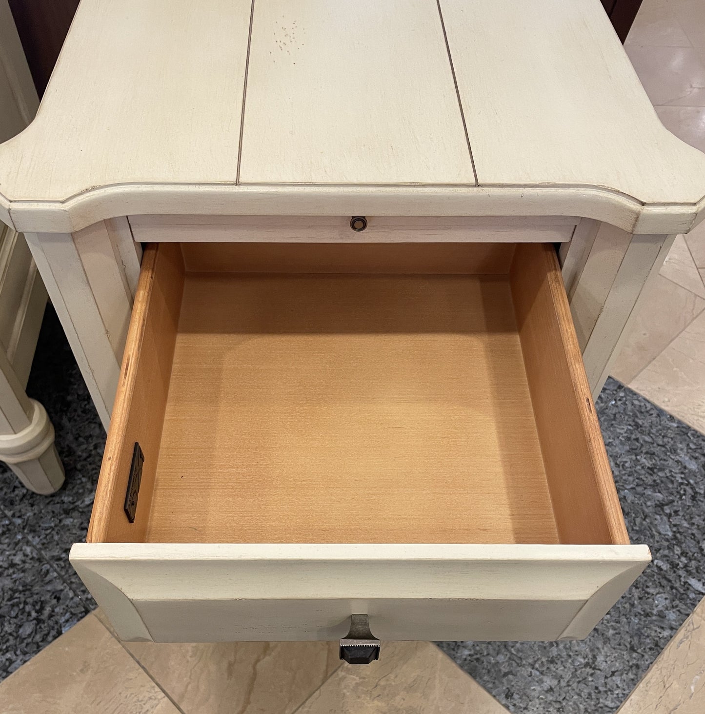 A.R.T Furniture White Nightstand (0CF00Q)