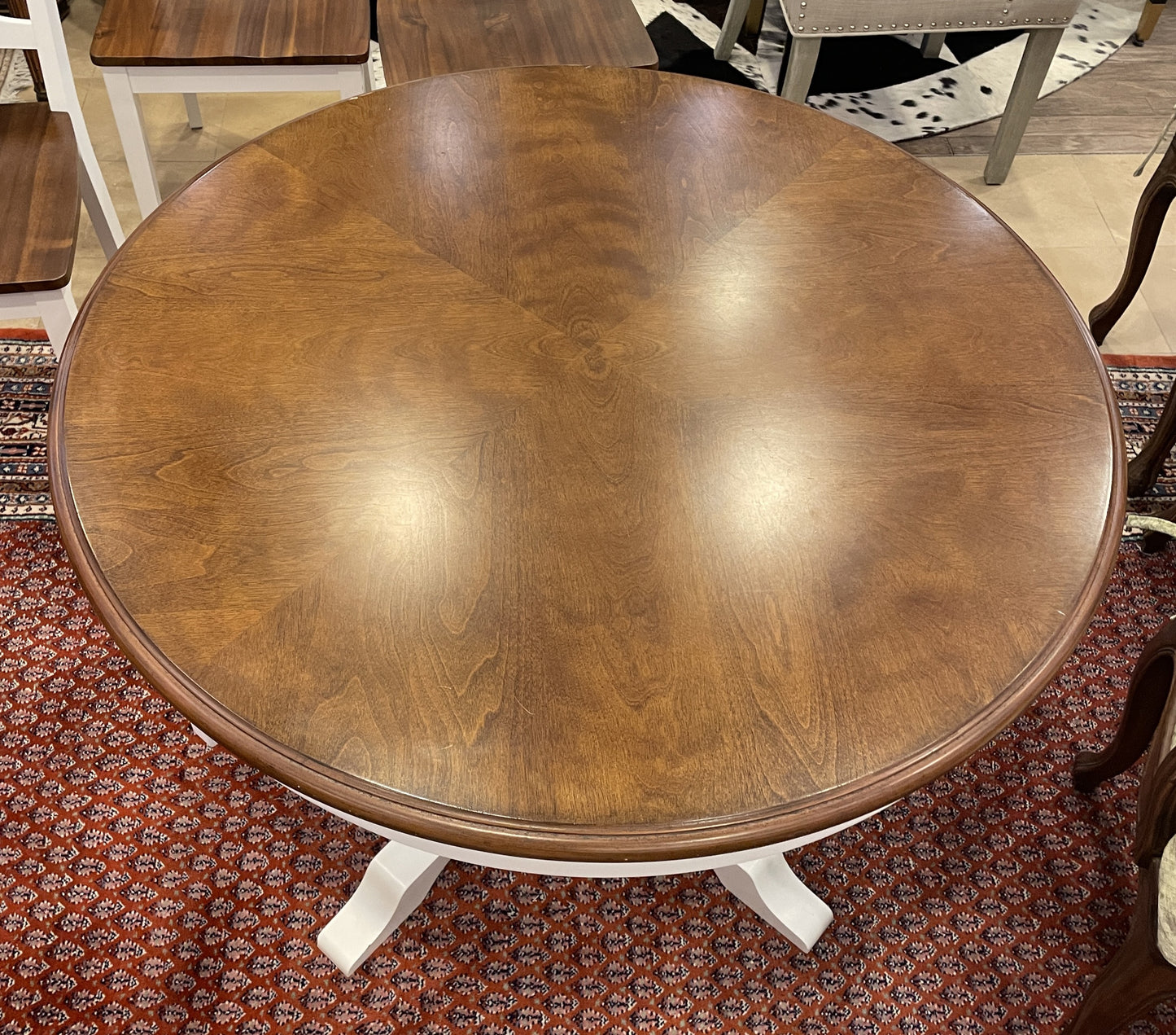 Safavieh Shabby Chic Round Table and 4 Chairs (0OA004)