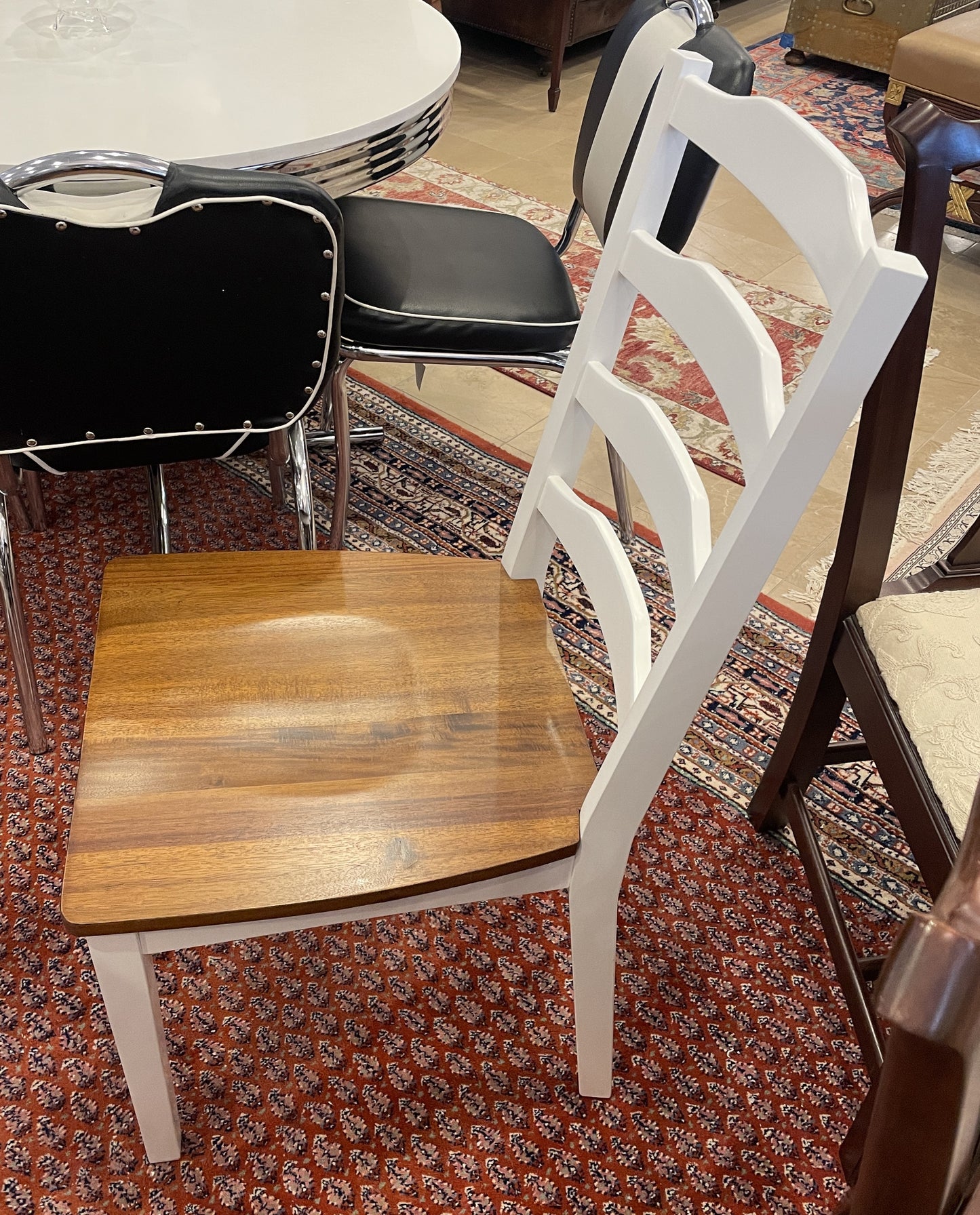 Safavieh Shabby Chic Round Table and 4 Chairs (0OA004)