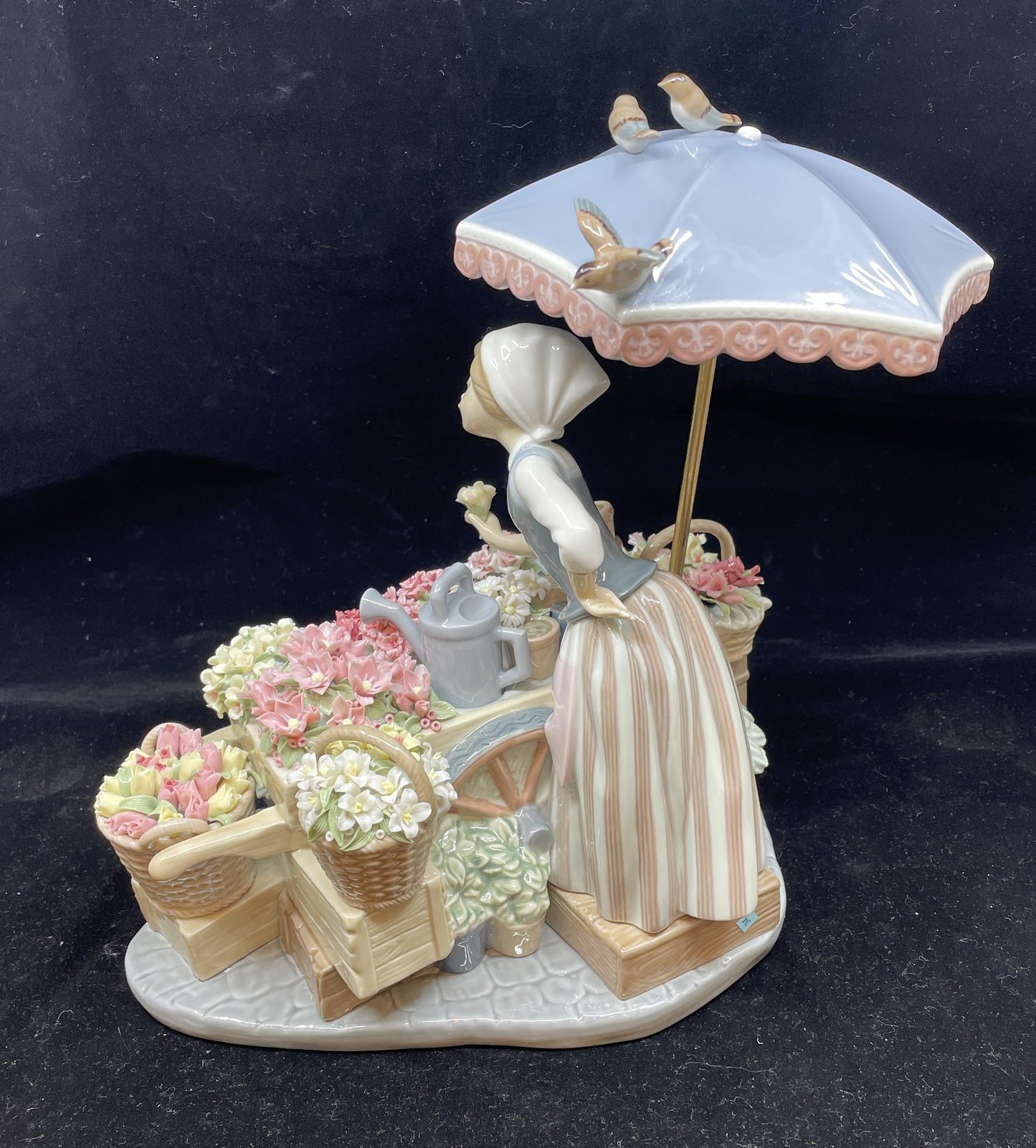 Lladro #1454 Flowers of the Season w/custom case (BOX) (08P002)