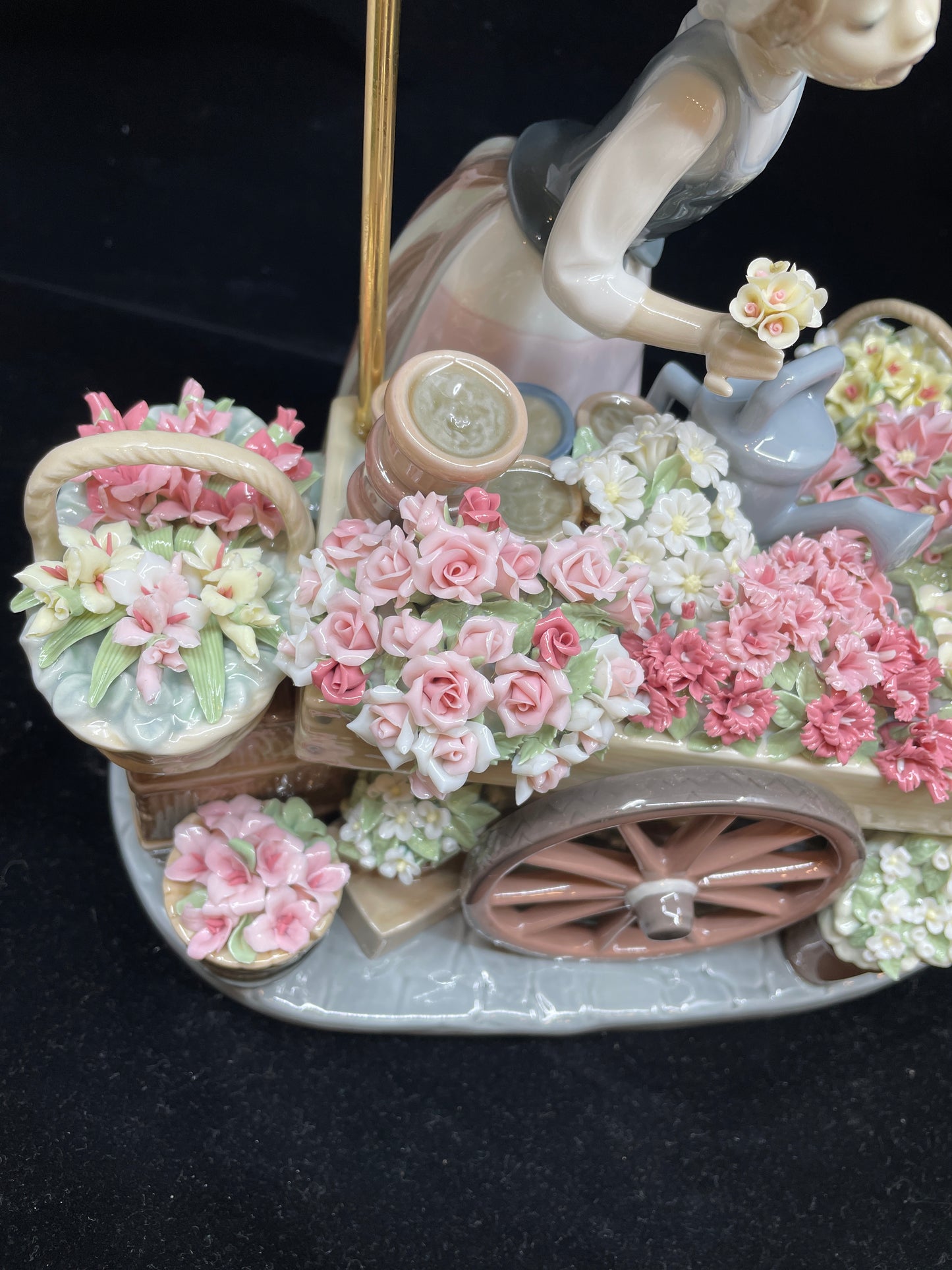 Lladro #1454 Flowers of the Season w/custom case (BOX) (08P002)