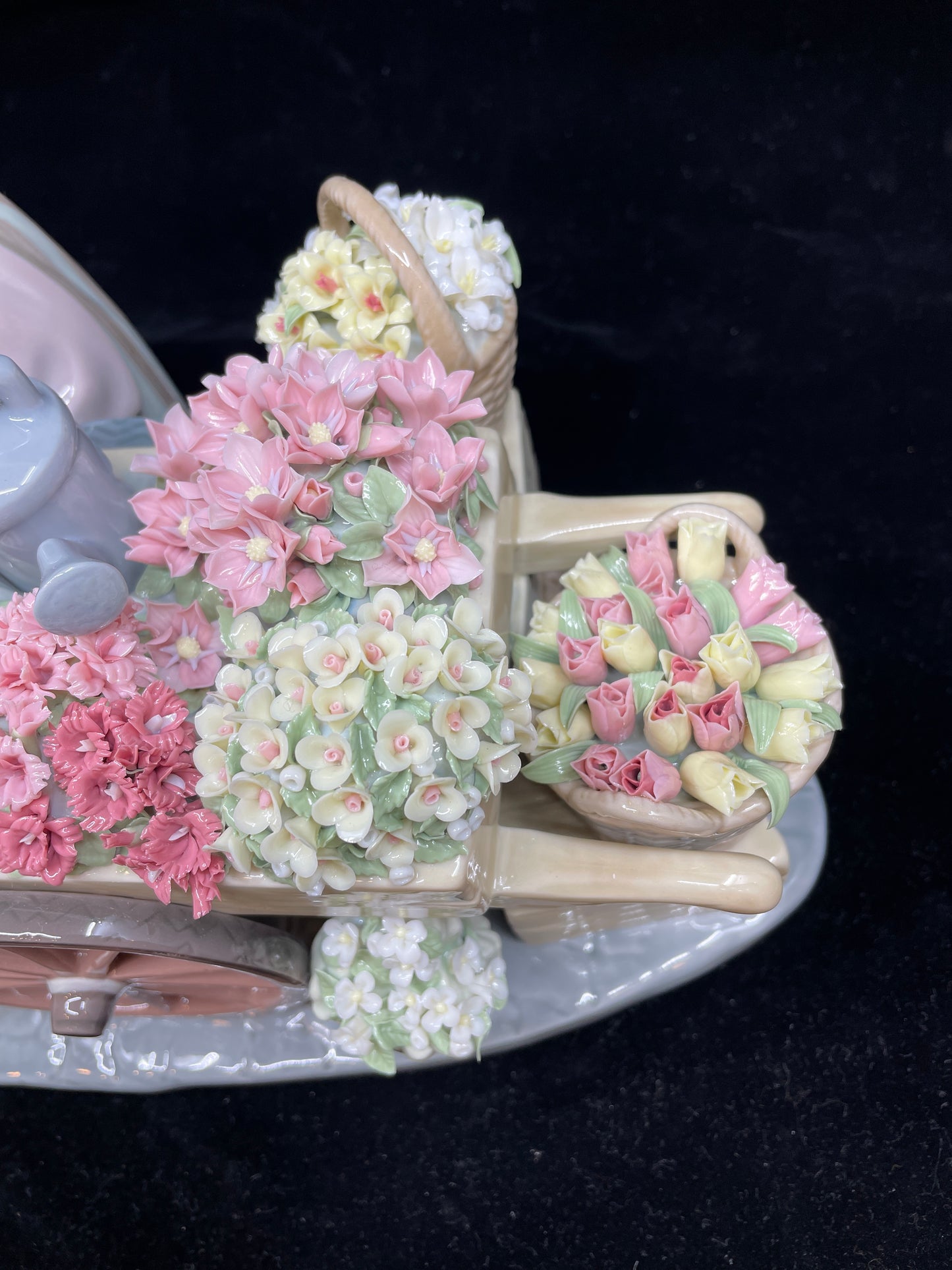 Lladro #1454 Flowers of the Season w/custom case (BOX) (08P002)