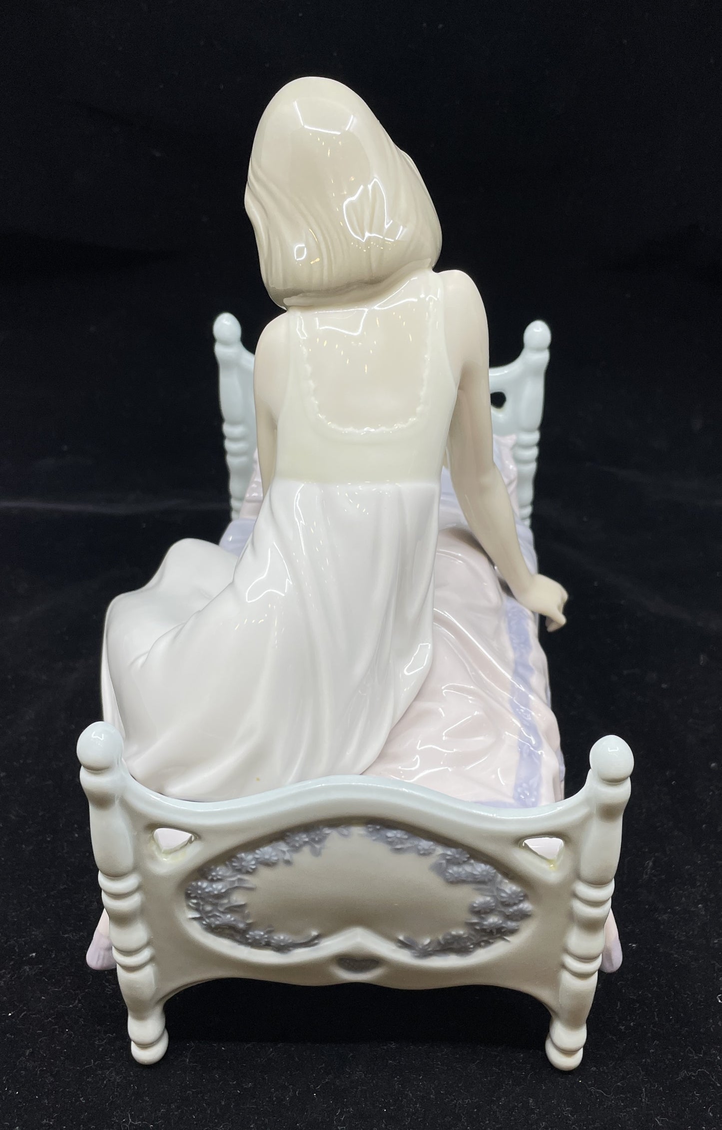 Lladro #5900 Sleep Tight (BOX) (08P00A)