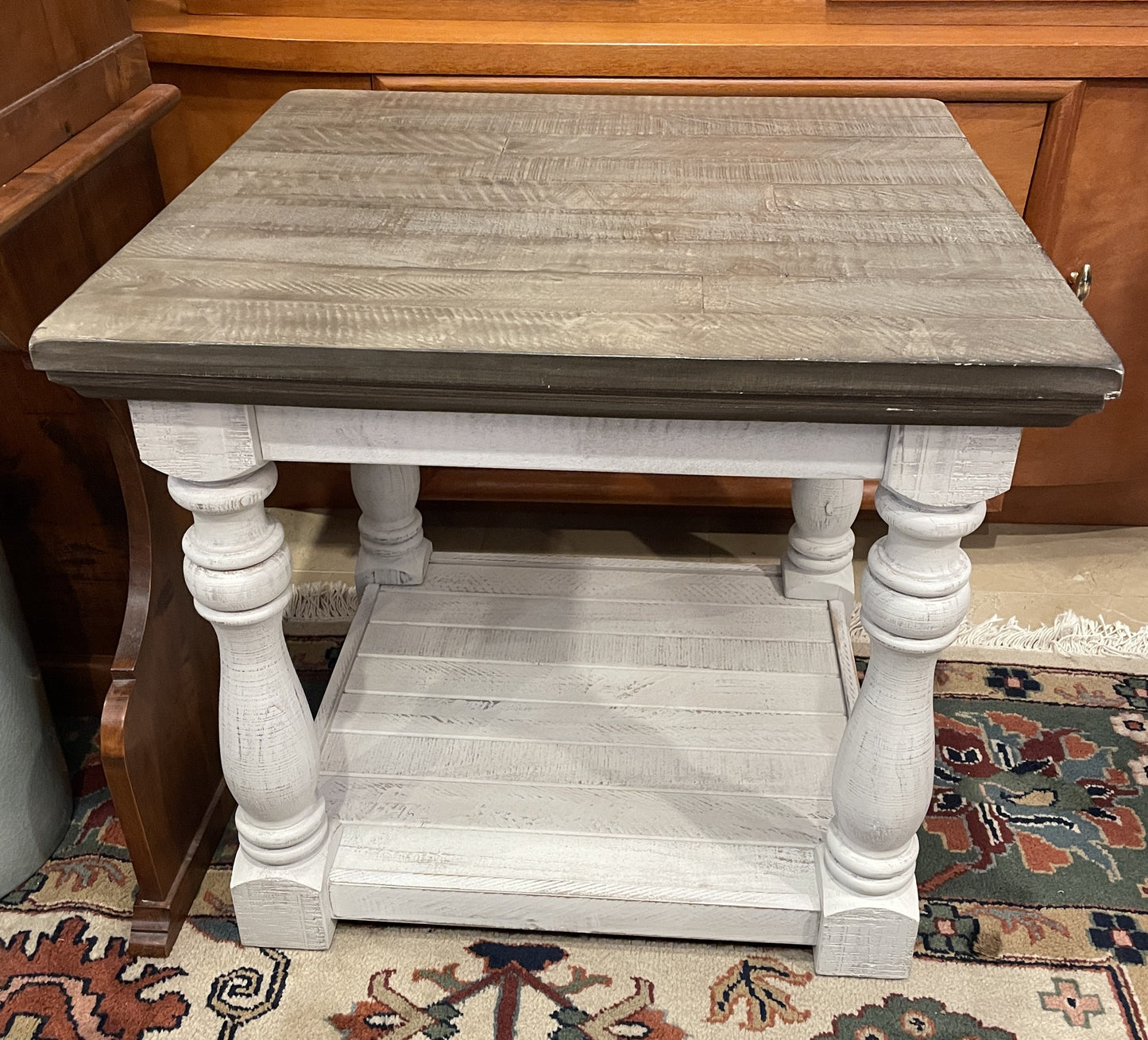 Ashley Shabby Chic Signature End Table (0OA002)