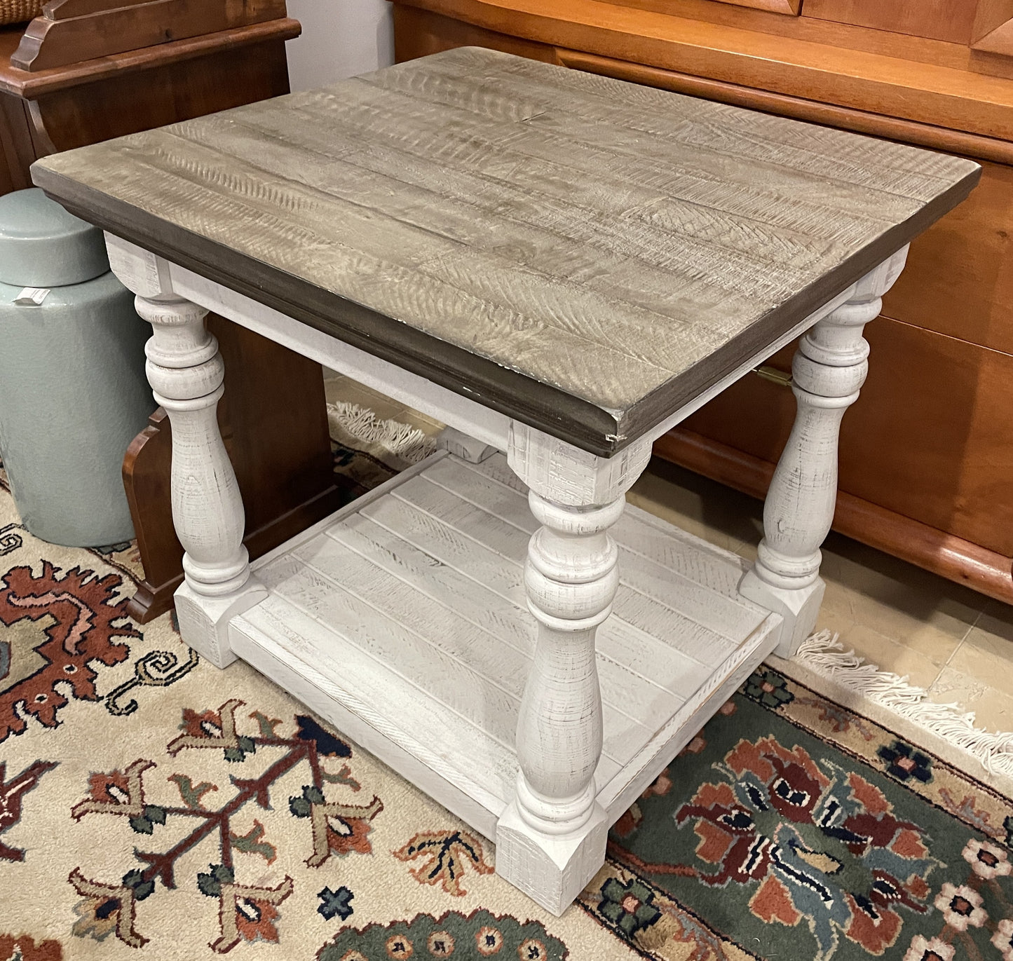 Ashley Shabby Chic Signature End Table (0OA002)