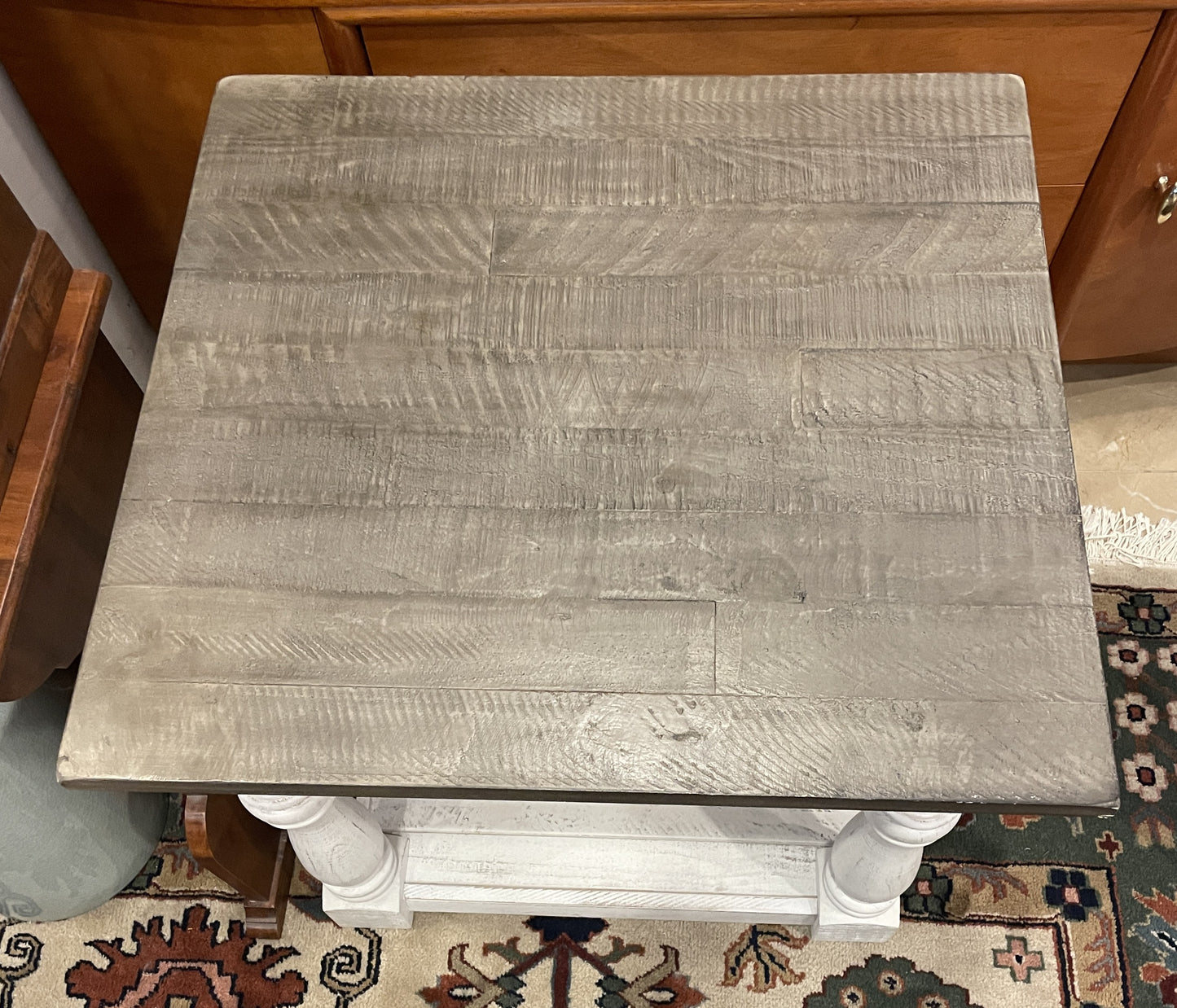 Ashley Shabby Chic Signature End Table (0OA002)