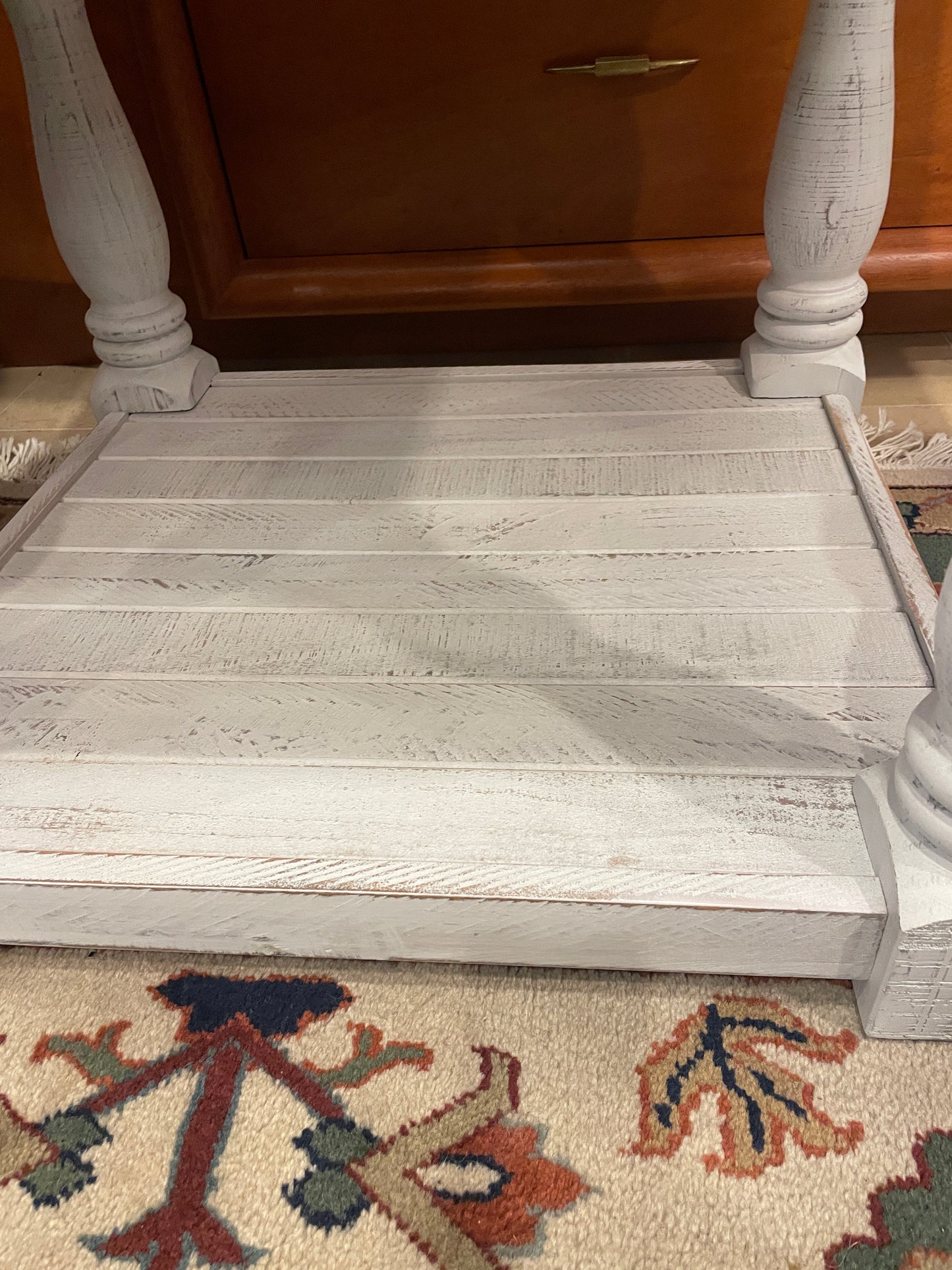 Ashley Shabby Chic Signature End Table (0OA002)