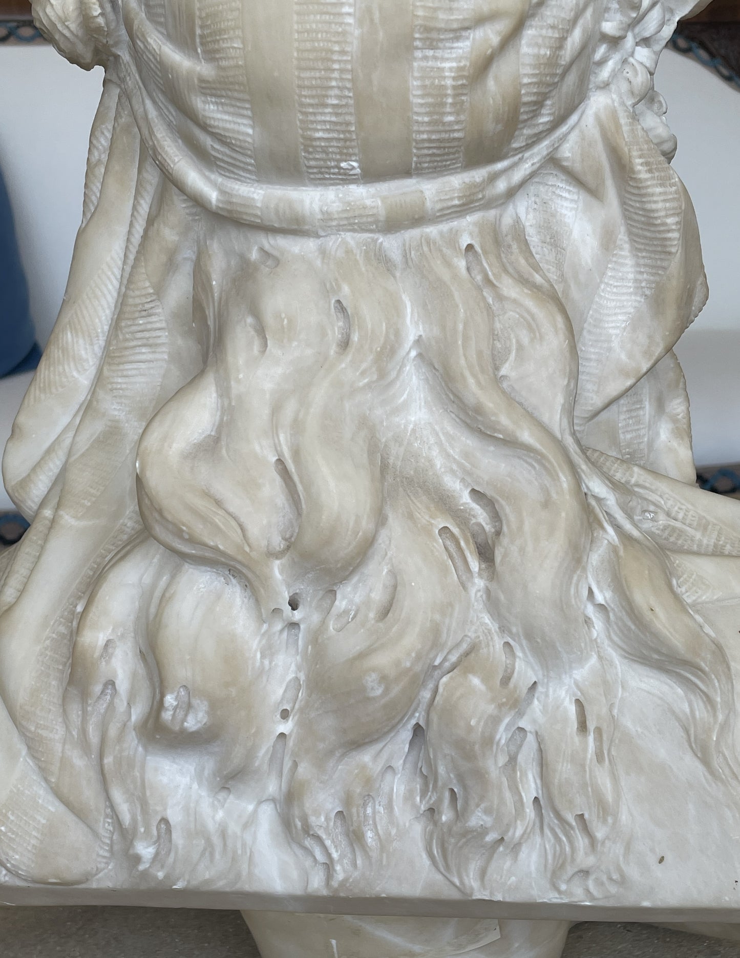 Alabaster Bust of Woman (0AS001)
