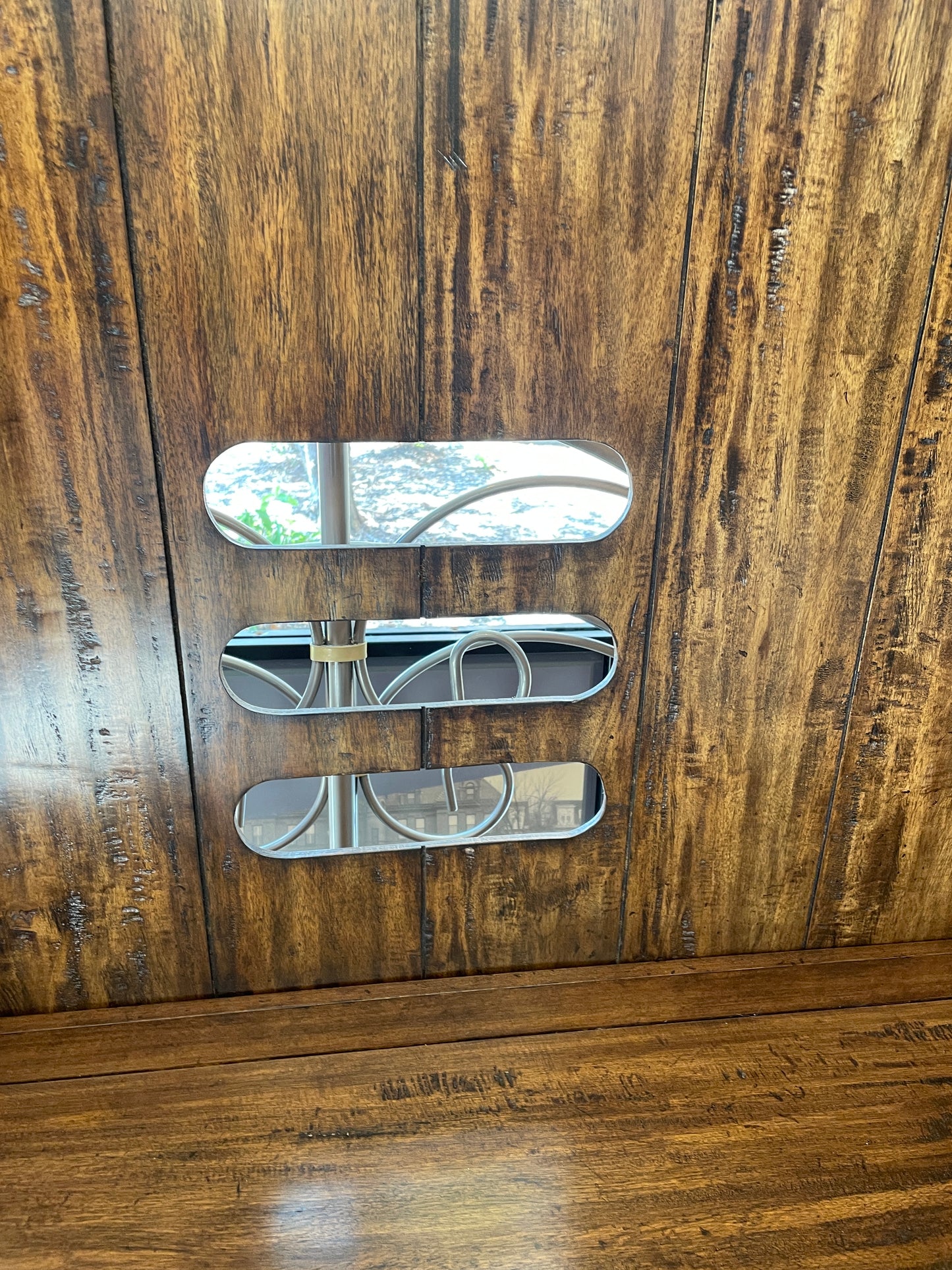 Johnathan Charles Elizabethan Flat screen Cabinet (01D022)