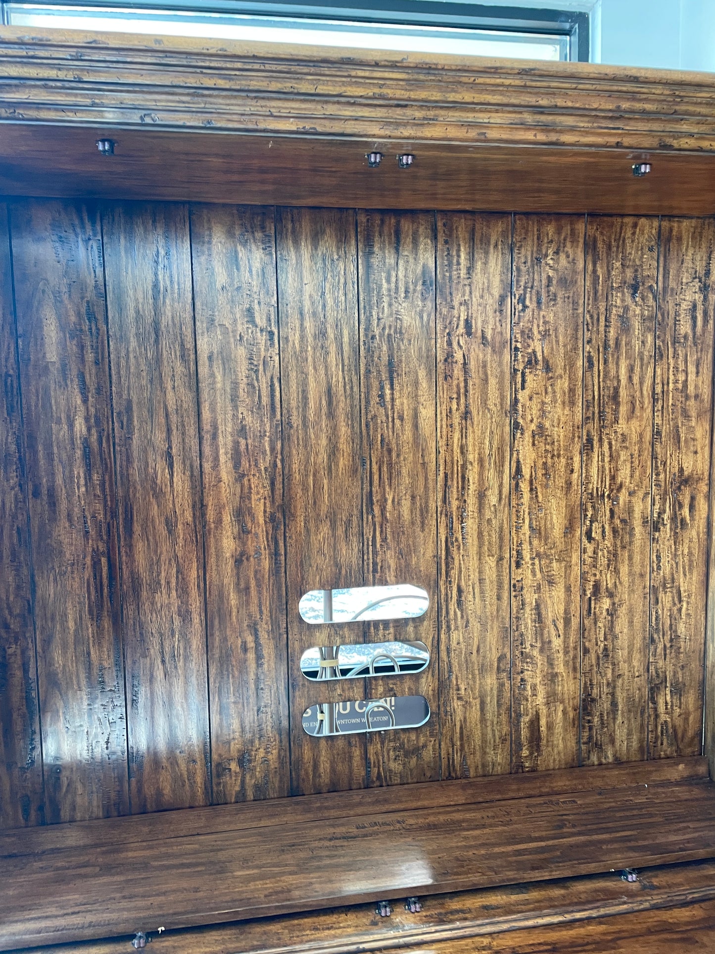 Johnathan Charles Elizabethan Flat screen Cabinet (01D022)
