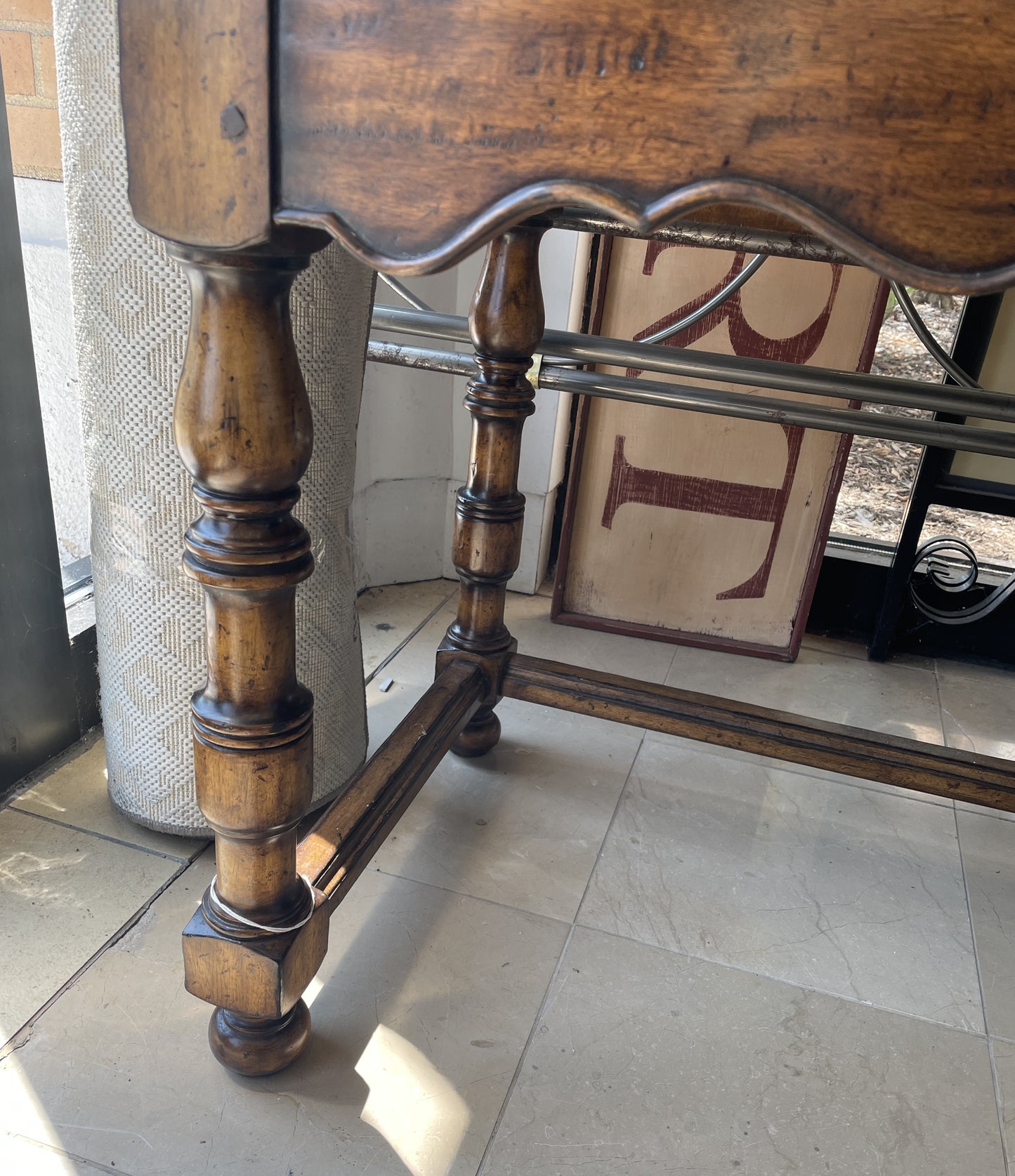 Johnathan Charles Elizabethan Flat screen Cabinet (01D022)