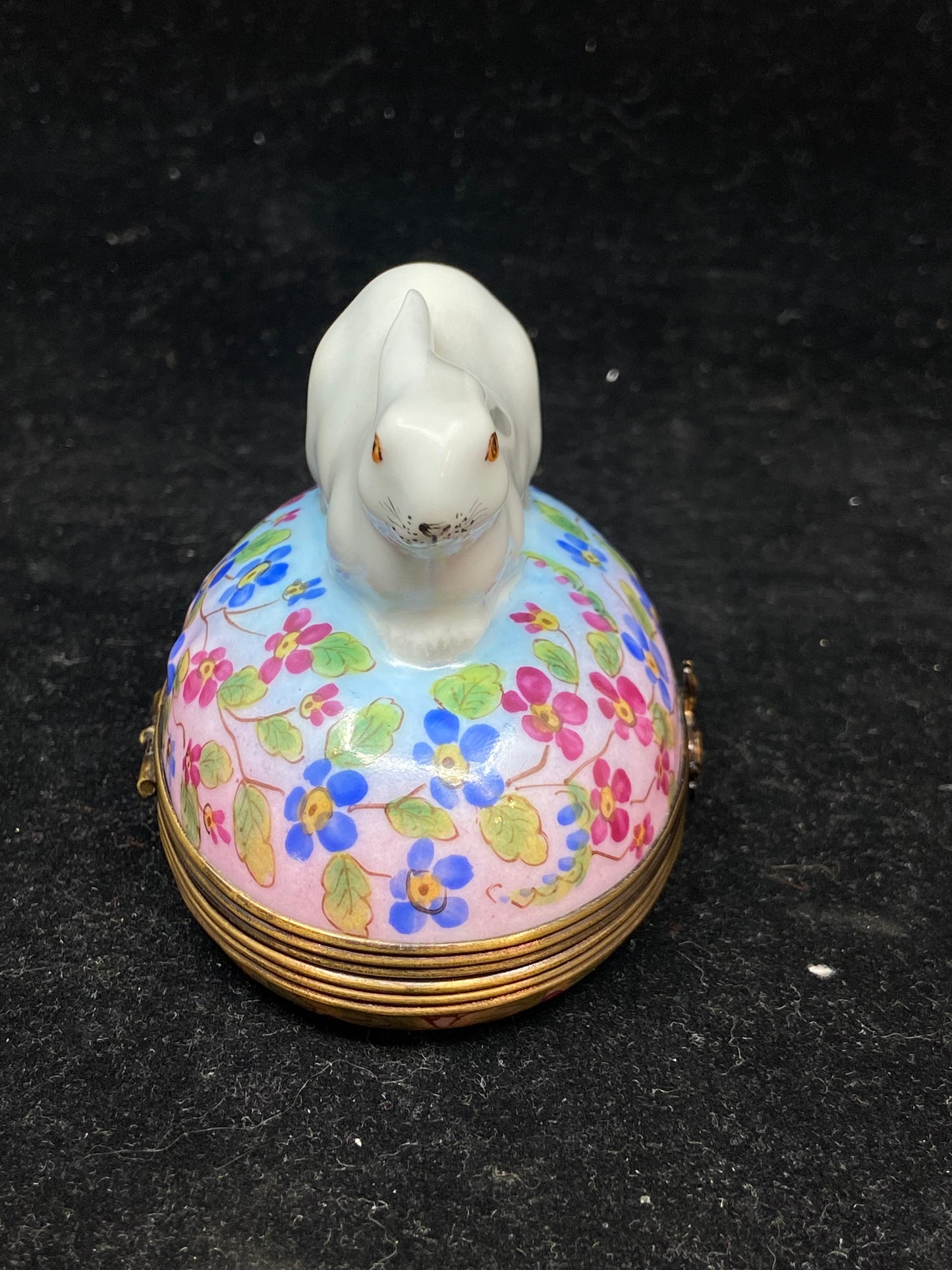 Limoges Bunny on Floral Egg (27441)