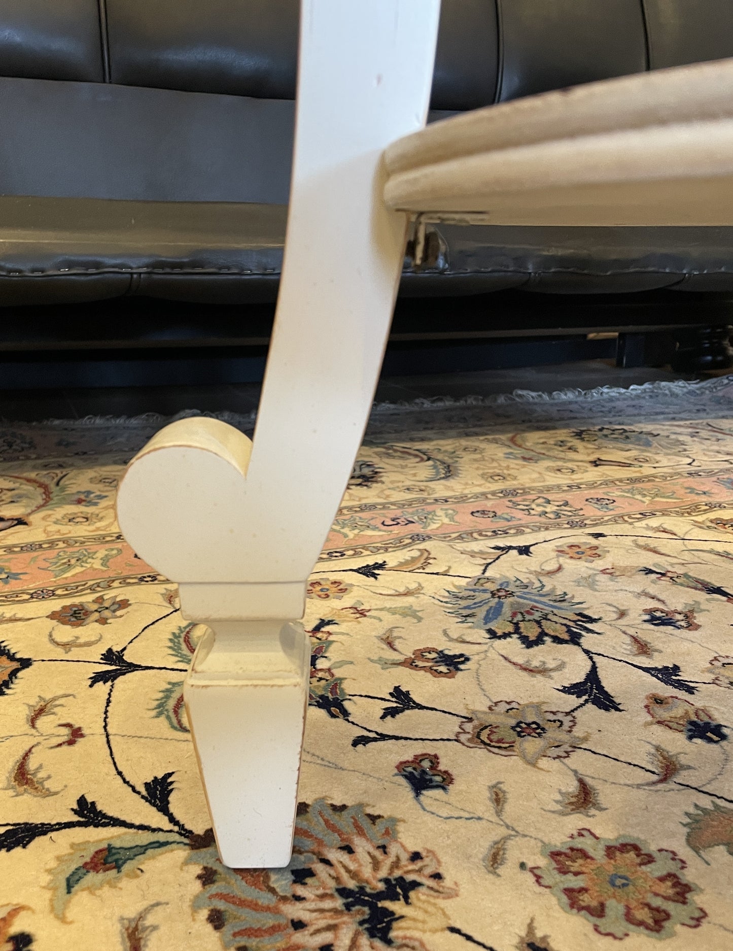 Distressed Round End Table with Glass Insert (0CF010)