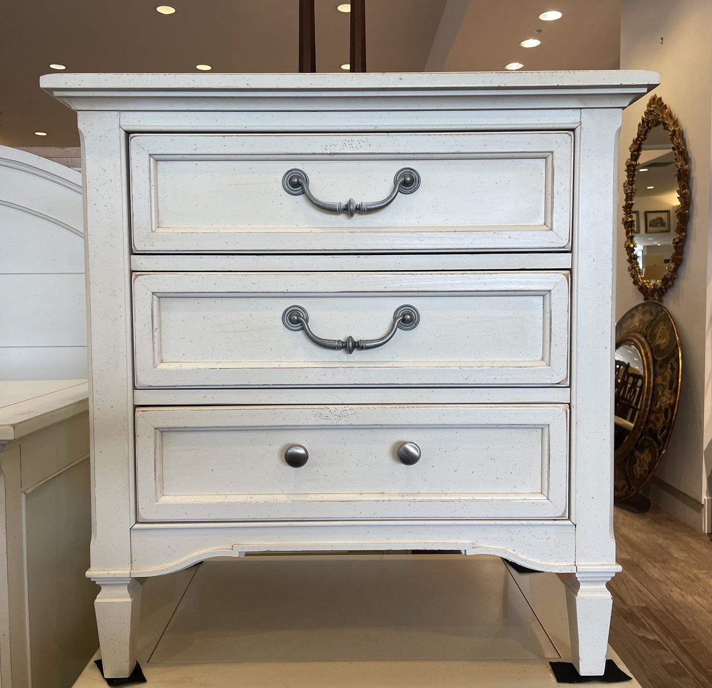 Pair of Stanley Off-White Nightstands AS IS (0CF00R)