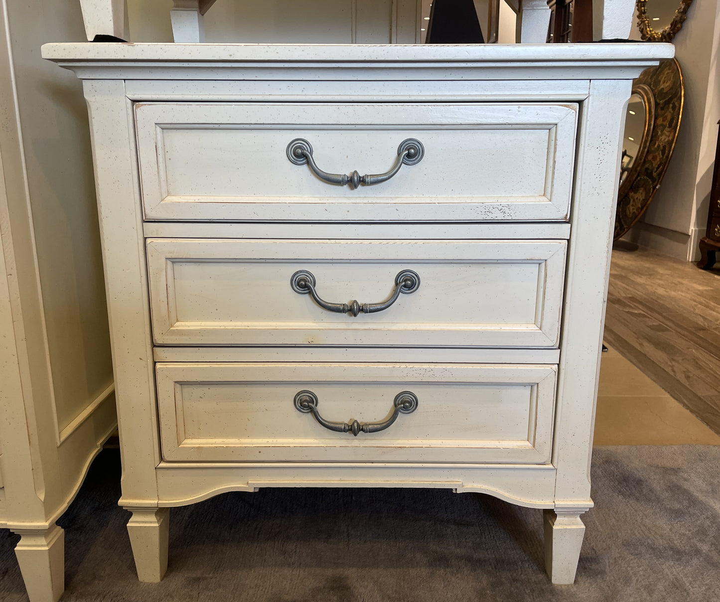 Pair of Stanley Off-White Nightstands AS IS (0CF00R)