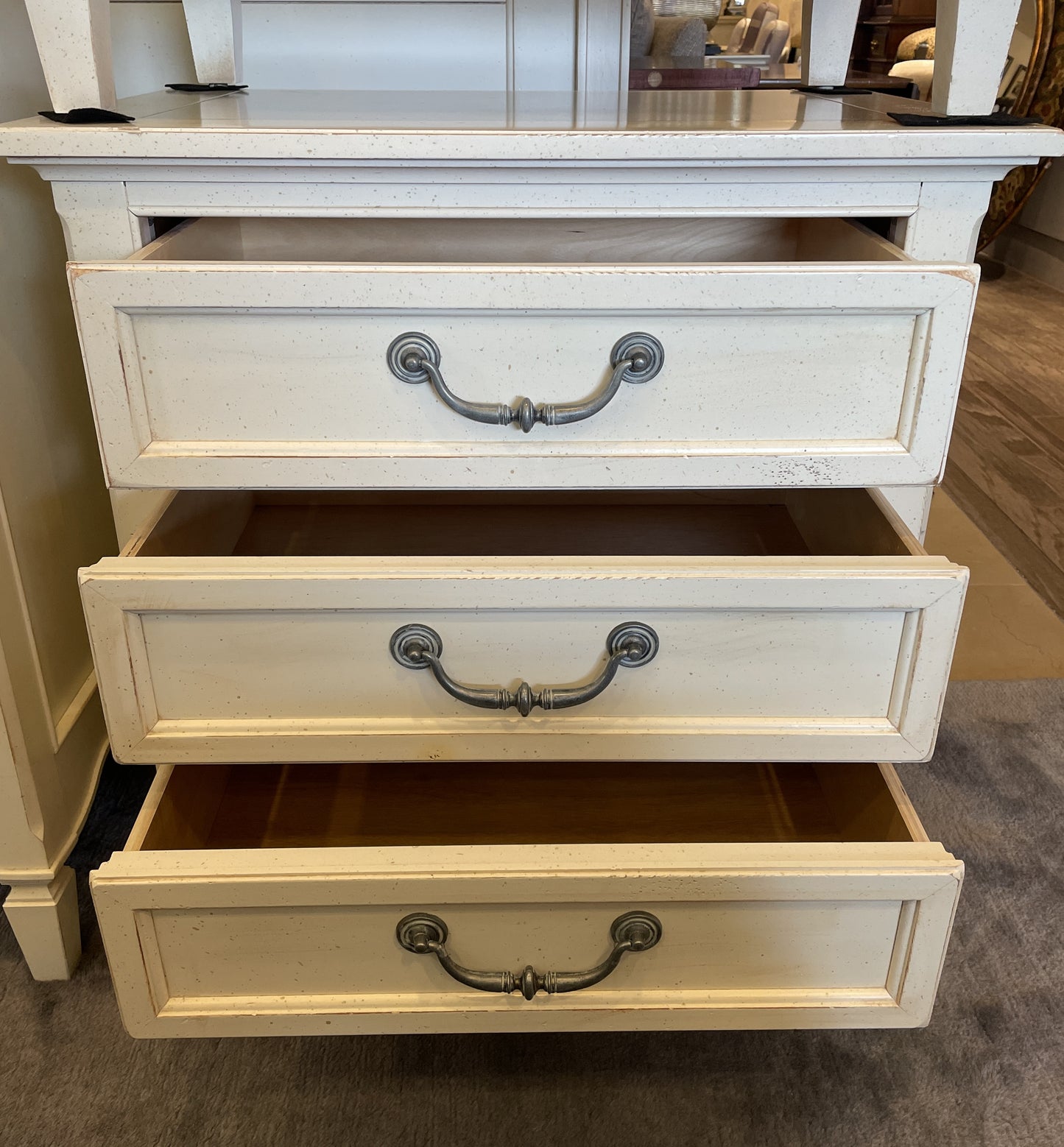 Pair of Stanley Off-White Nightstands AS IS (0CF00R)