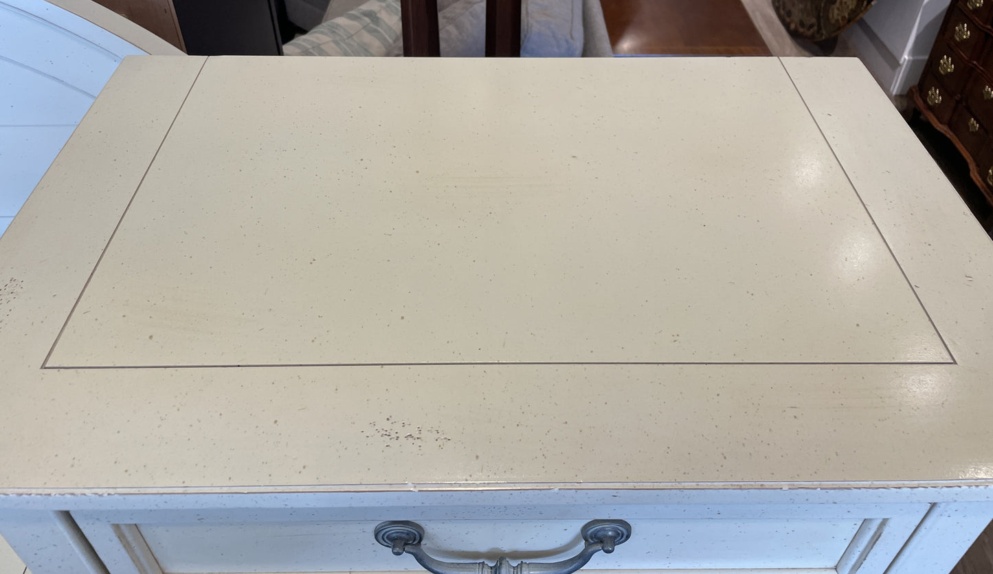 Pair of Stanley Off-White Nightstands AS IS (0CF00R)