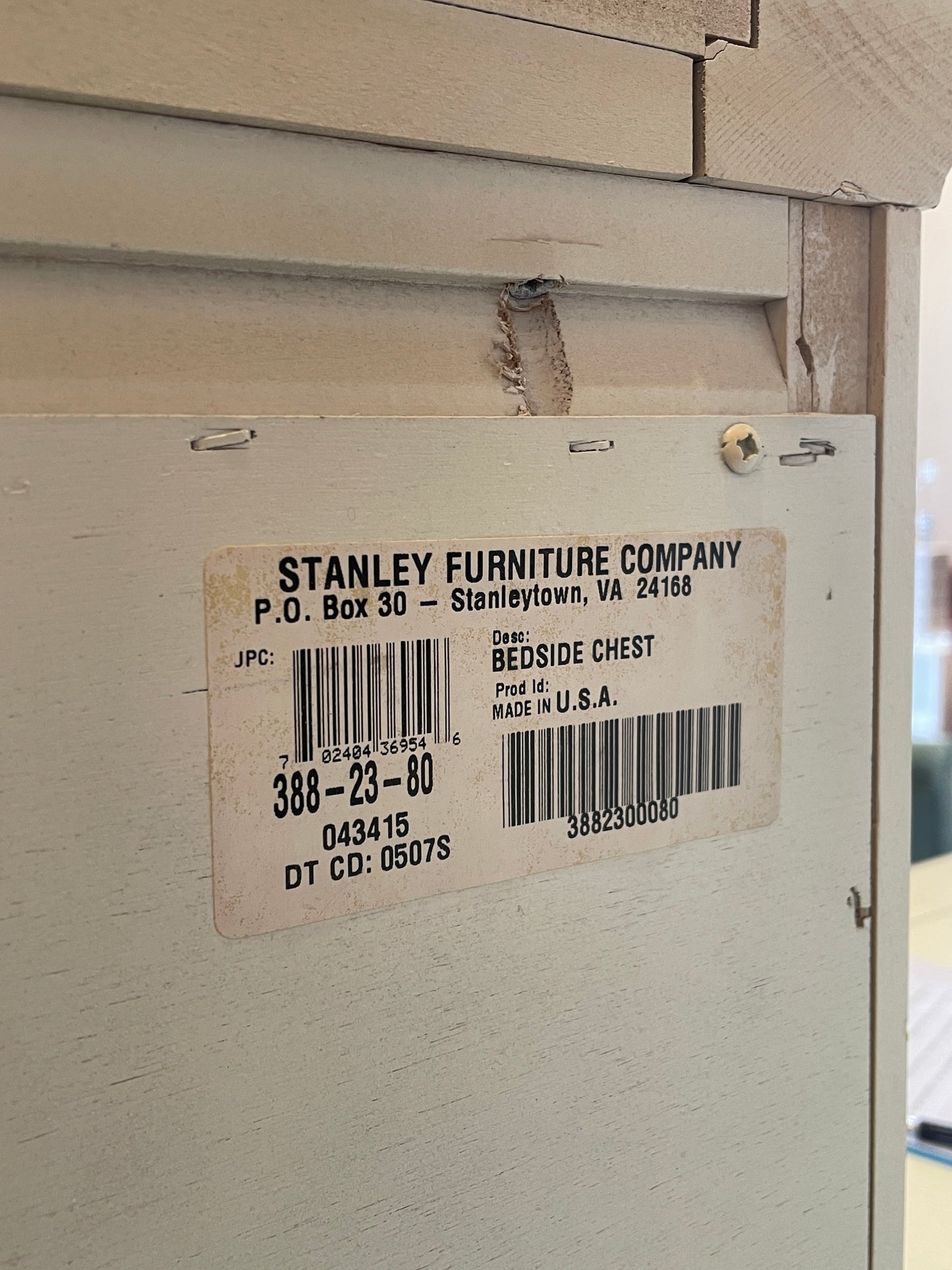 Pair of Stanley Off-White Nightstands AS IS (0CF00R)