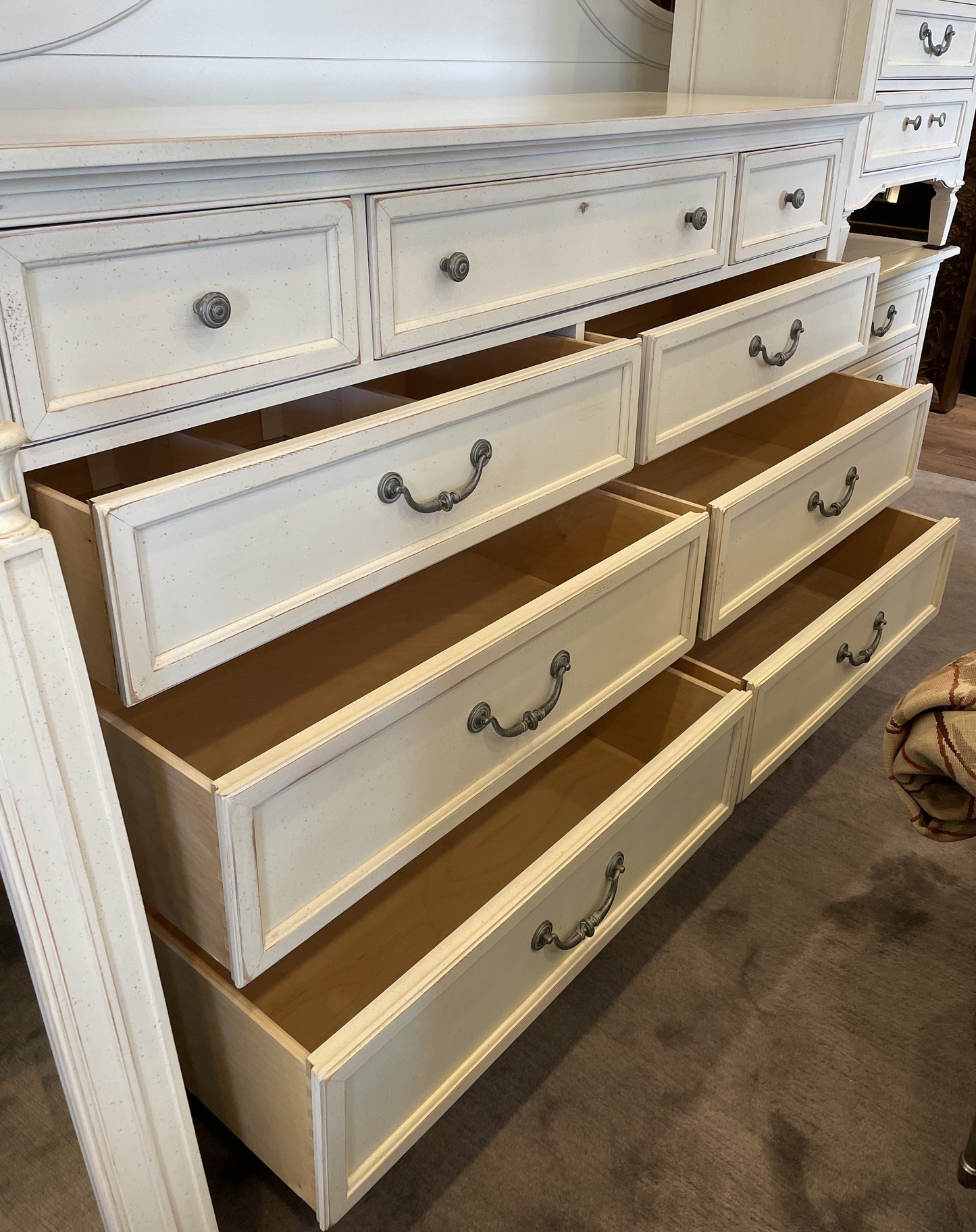 Stanley 9-Drawer Dresser and Matching Mirror (0CF00J)
