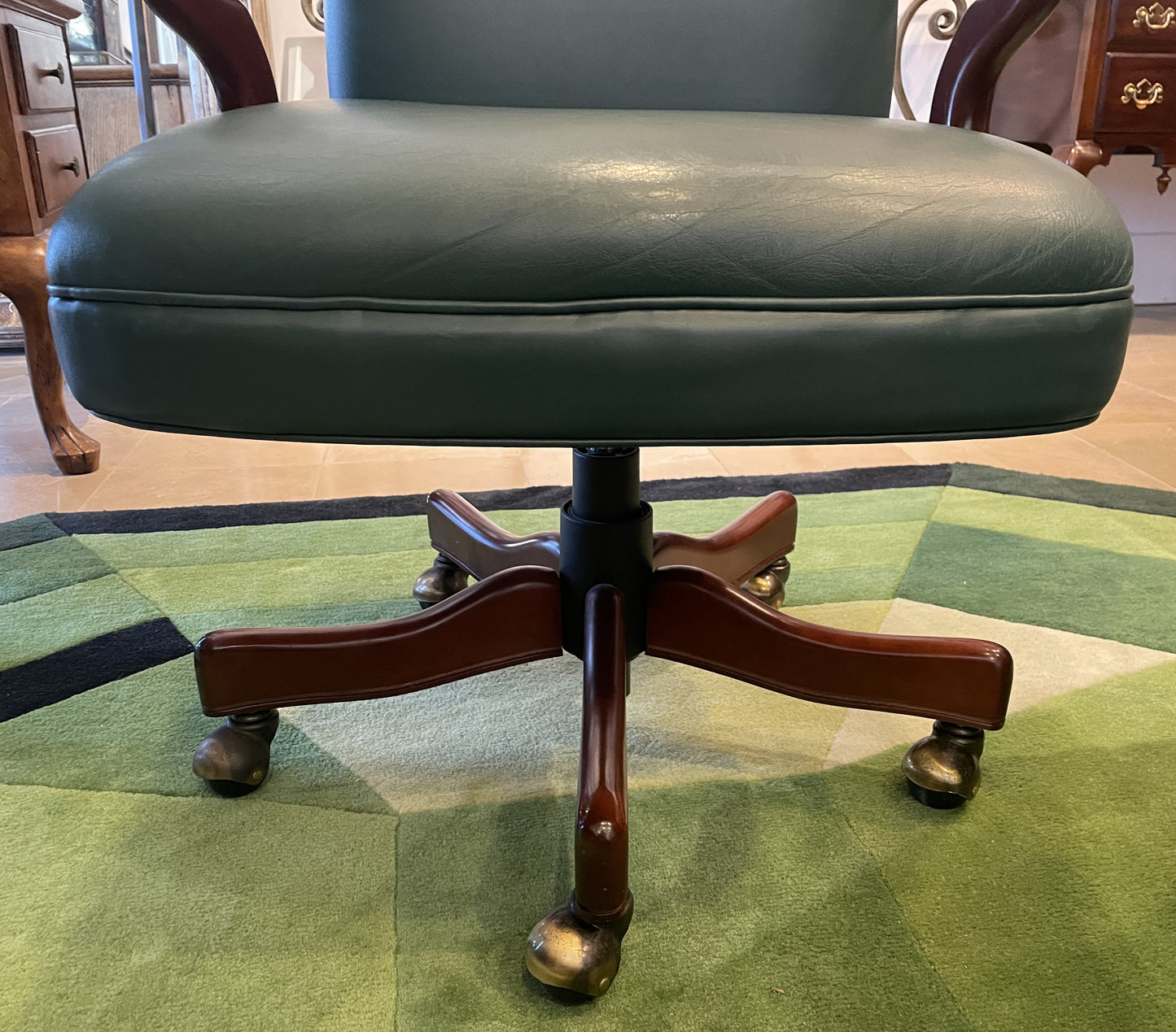 Faux Leather Executive Desk Chair in Green (0KM002)