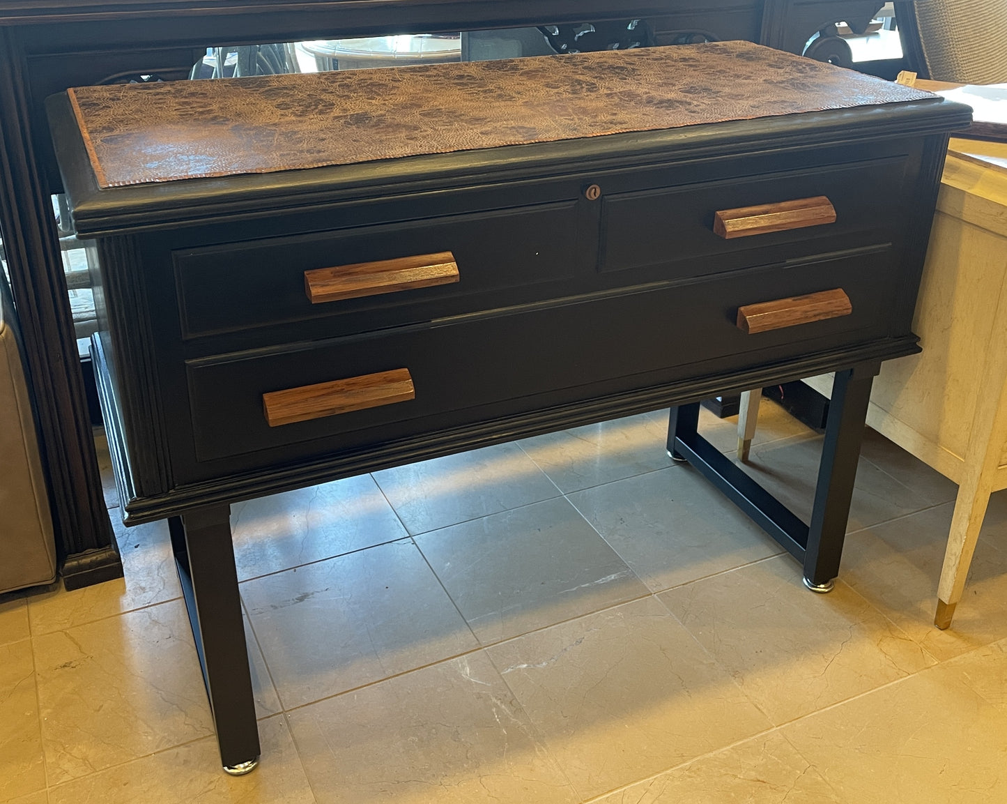 Modernized Cedar Chest on Stand (0KN003)