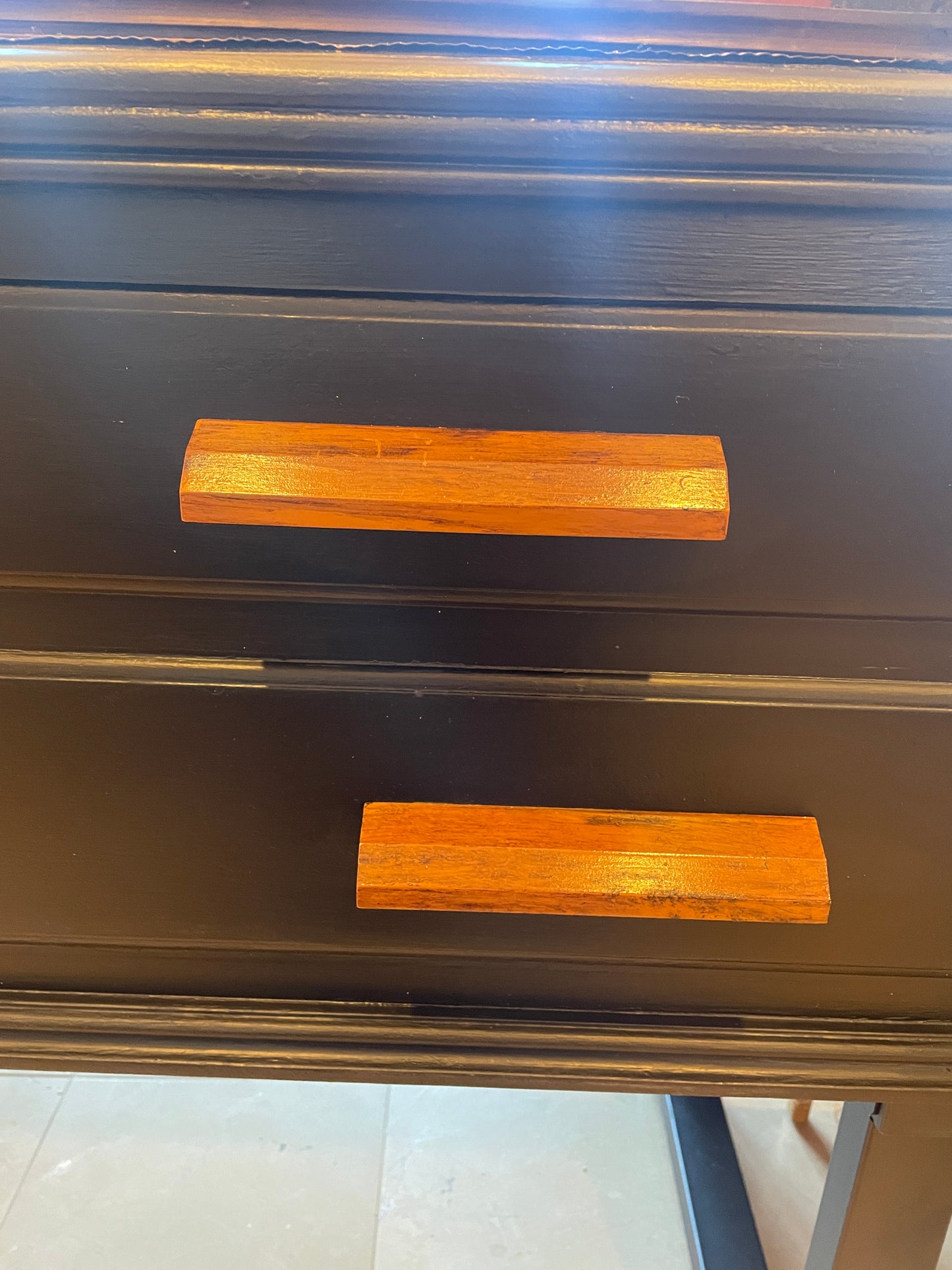 Modernized Cedar Chest on Stand (0KN003)