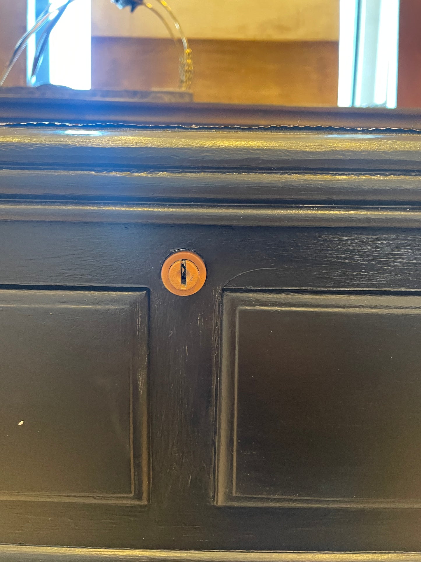 Modernized Cedar Chest on Stand (0KN003)